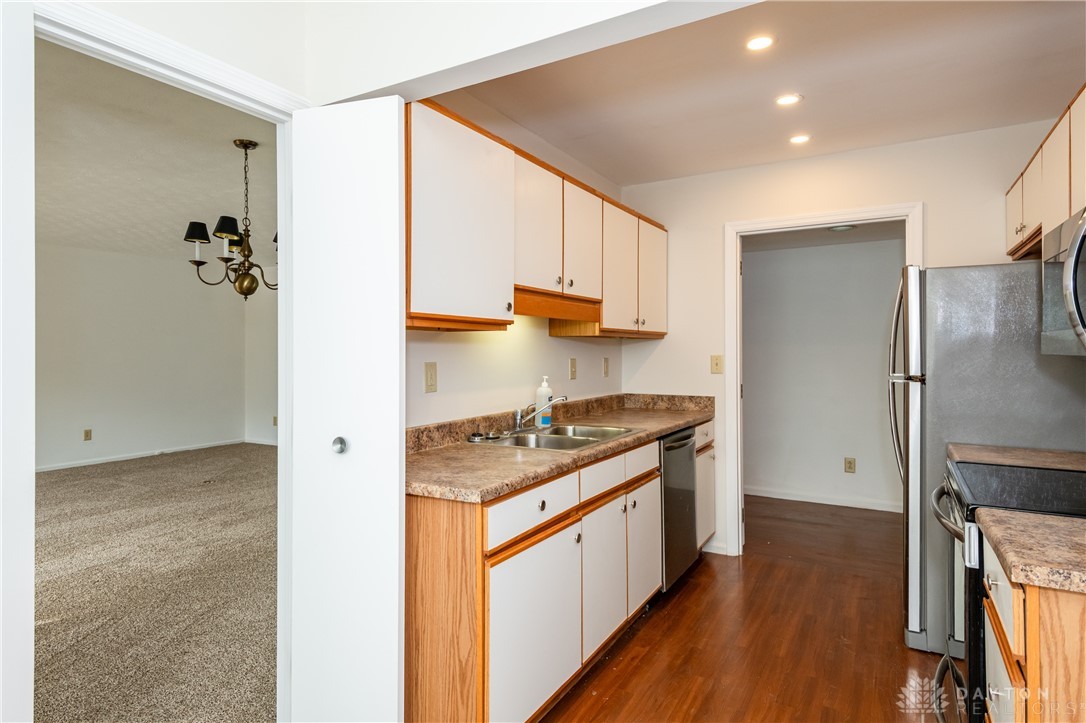 3285 Southdale Drive 4