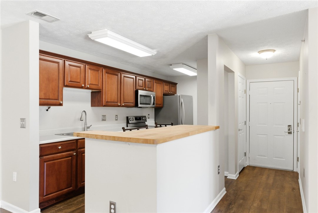 3129 Crestmont Lane 104