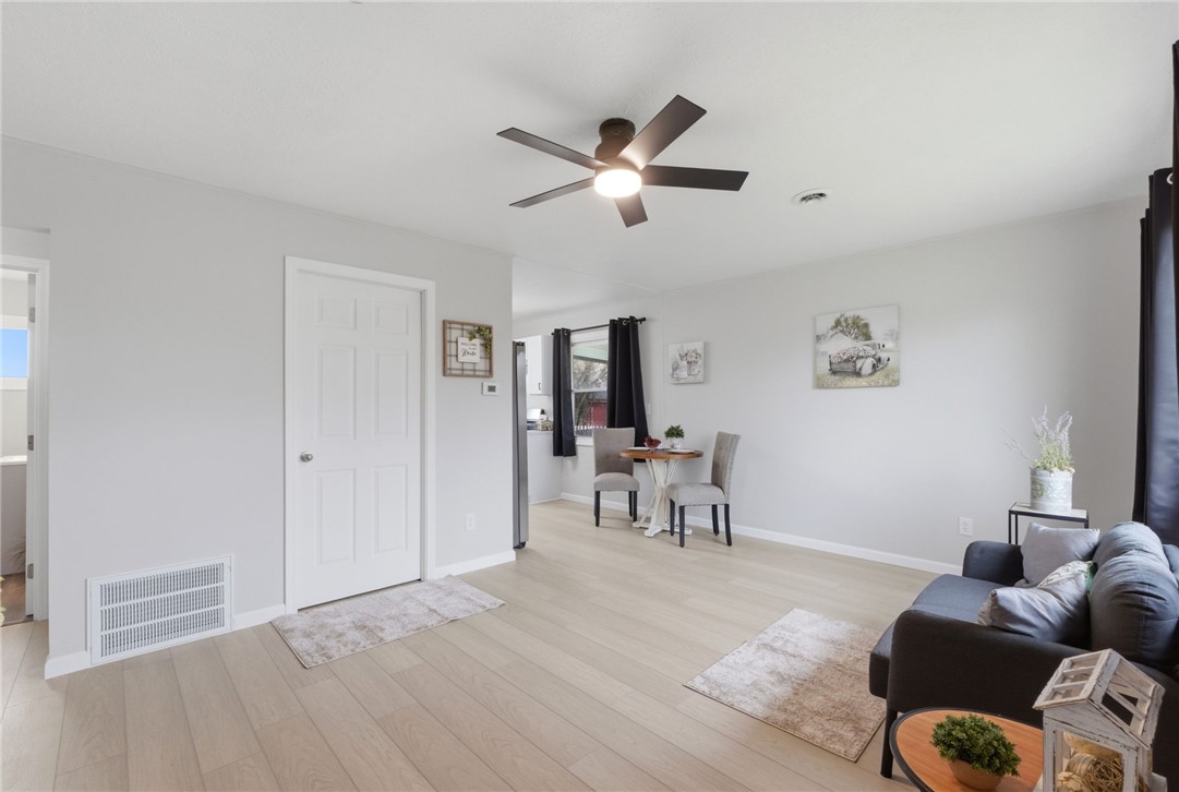 15 N Diana Lane