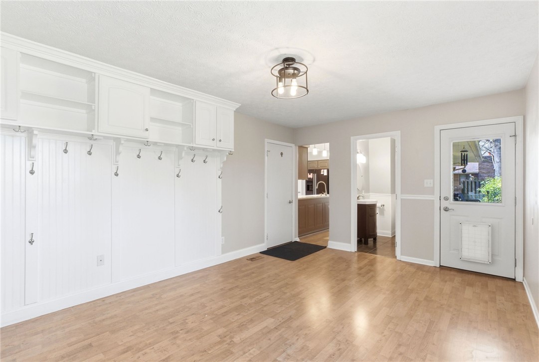 2439 Beechknoll Point