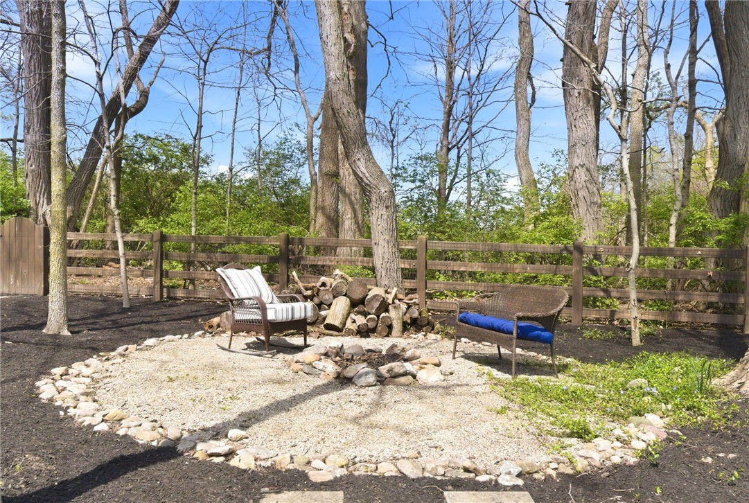 2439 Beechknoll Point
