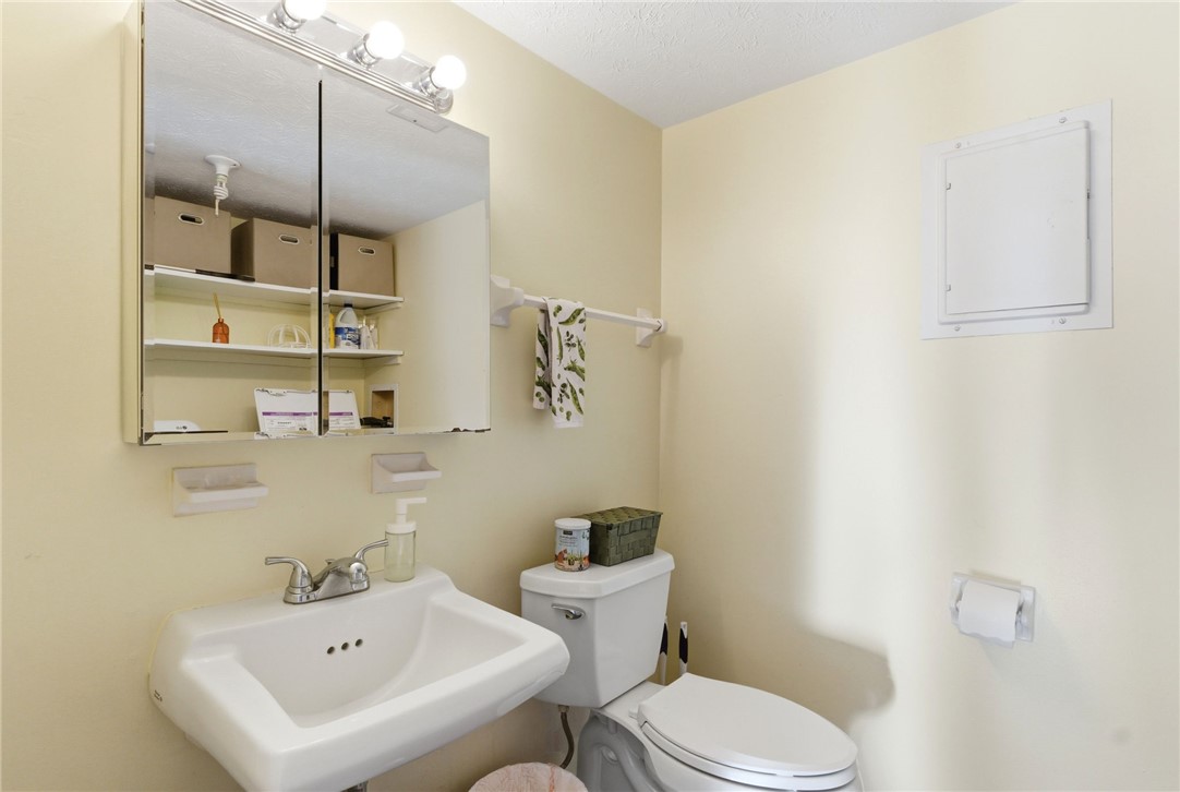 1414 Crown Point Court