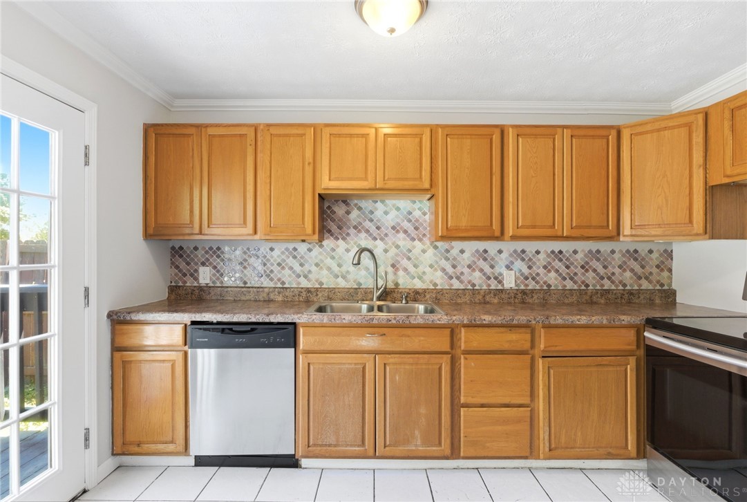 1556 Larchwood Drive