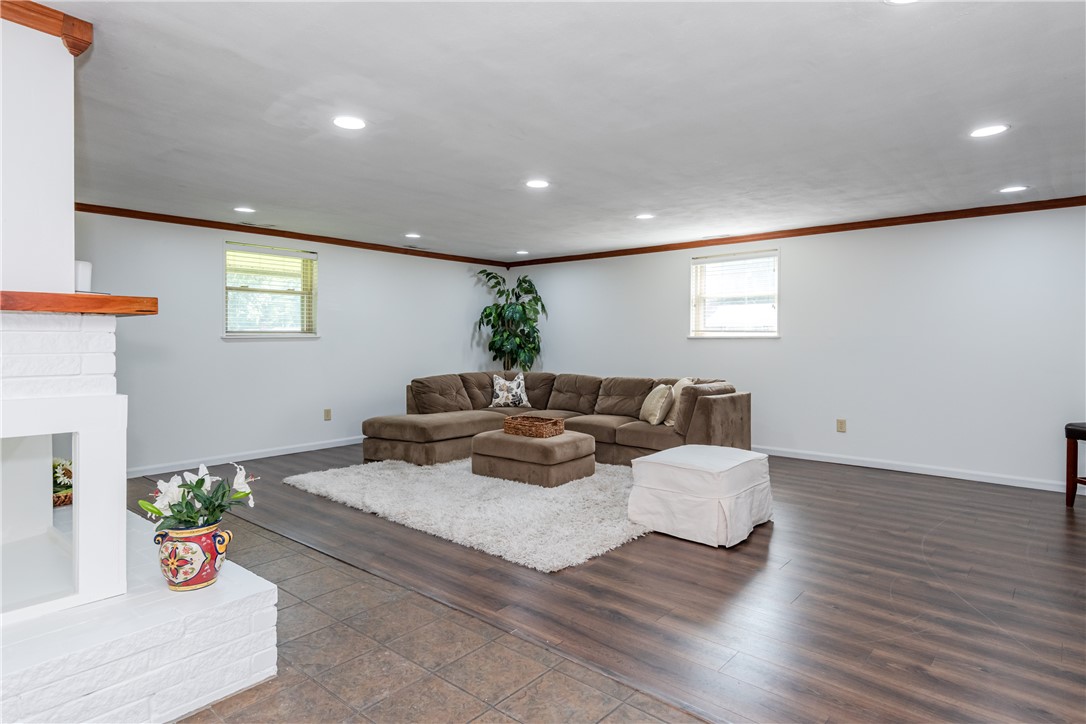 77 Lammers Avenue