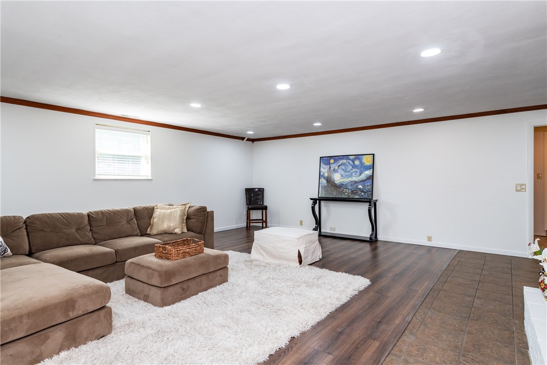 77 Lammers Avenue