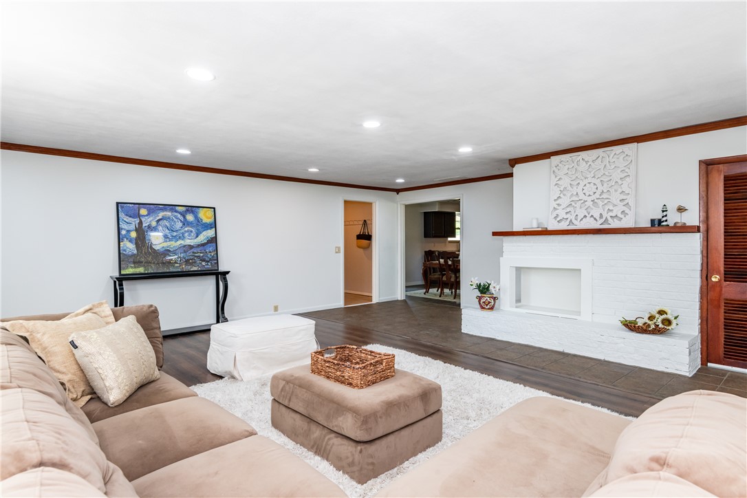 77 Lammers Avenue