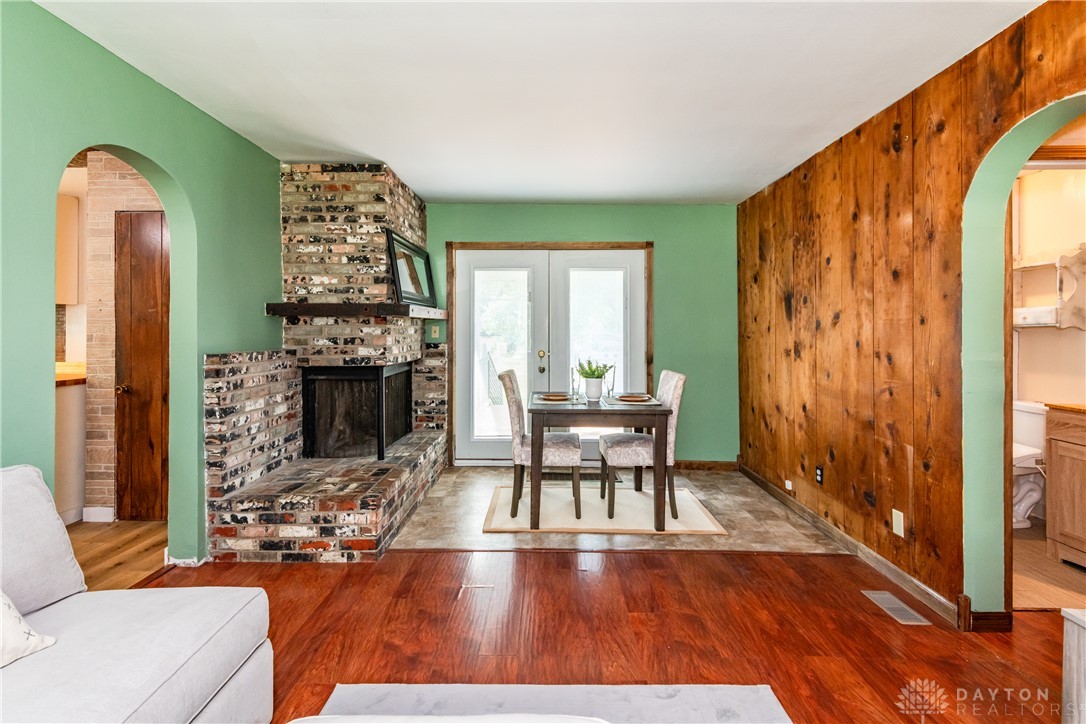 945 S Linden Avenue