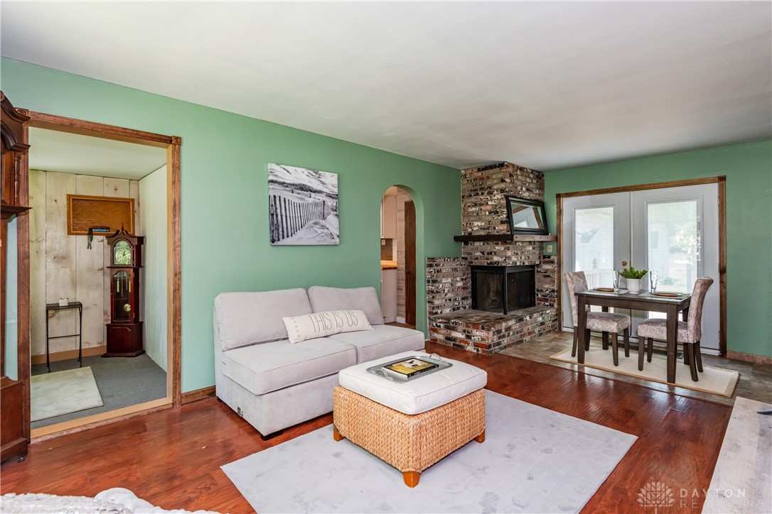 945 S Linden Avenue