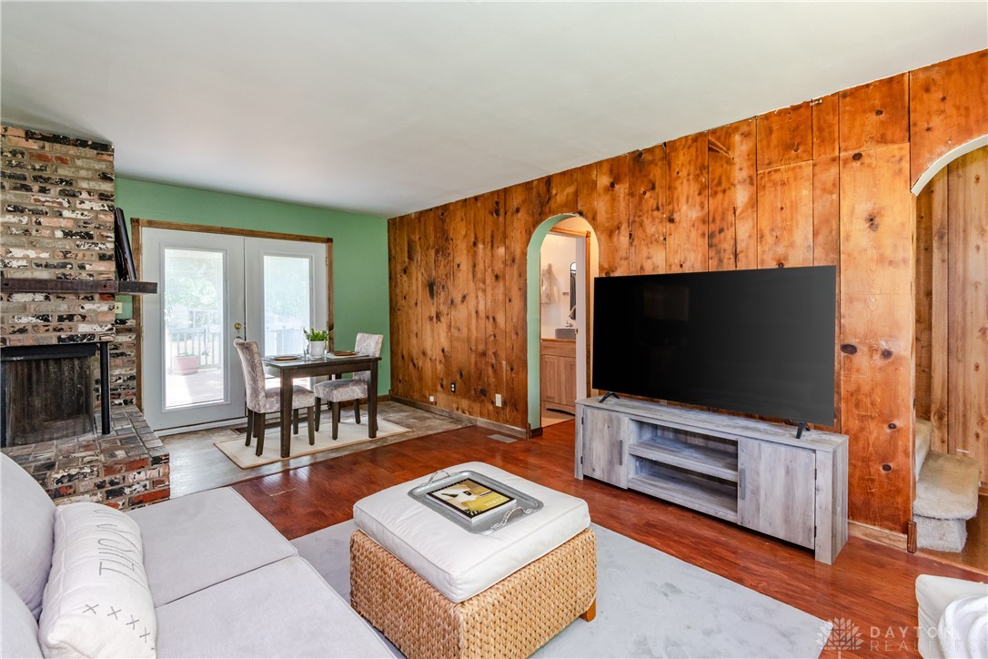 945 S Linden Avenue