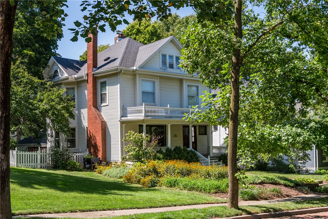 305 Oakwood Avenue