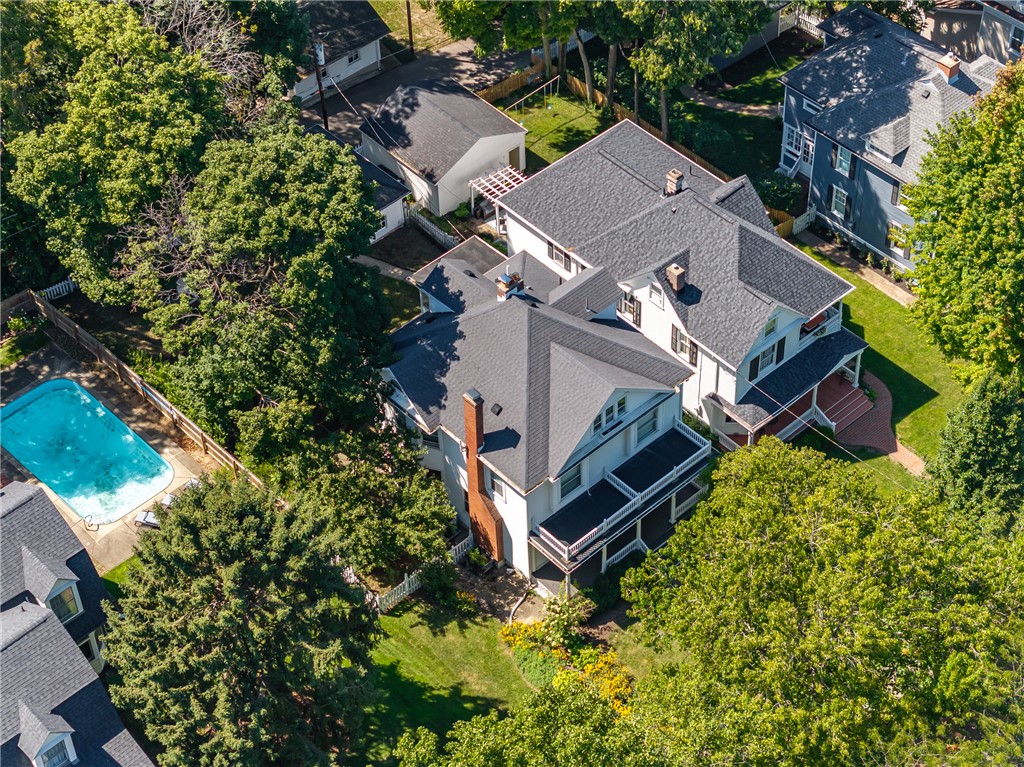 305 Oakwood Avenue