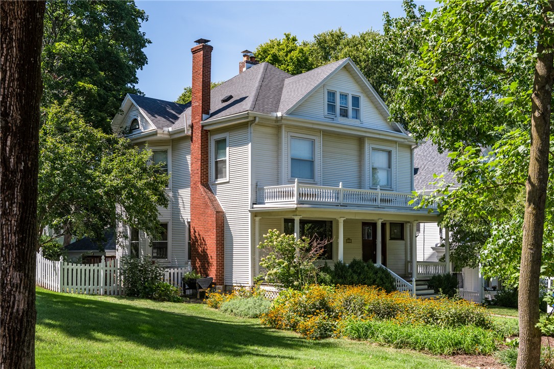 305 Oakwood Avenue
