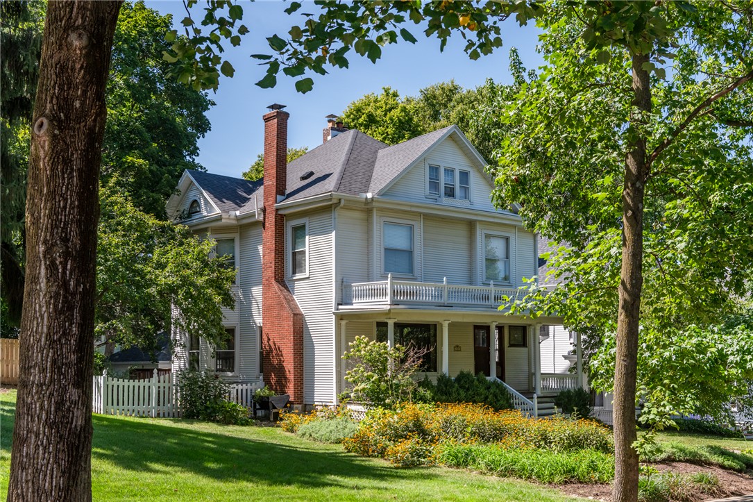305 Oakwood Avenue