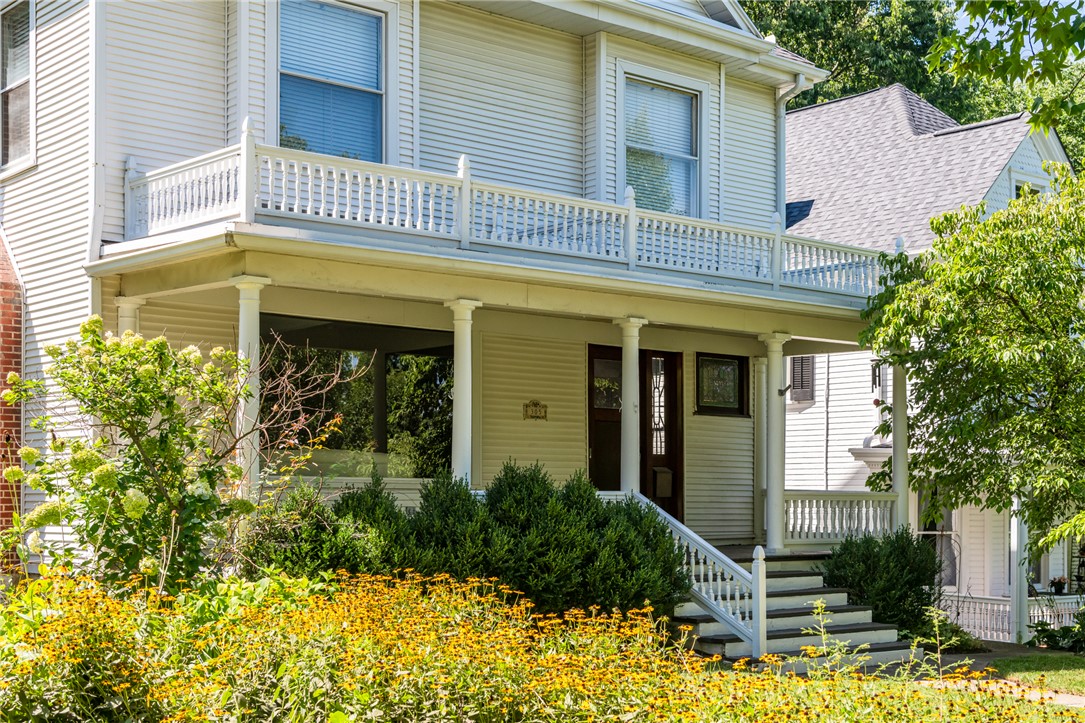 305 Oakwood Avenue