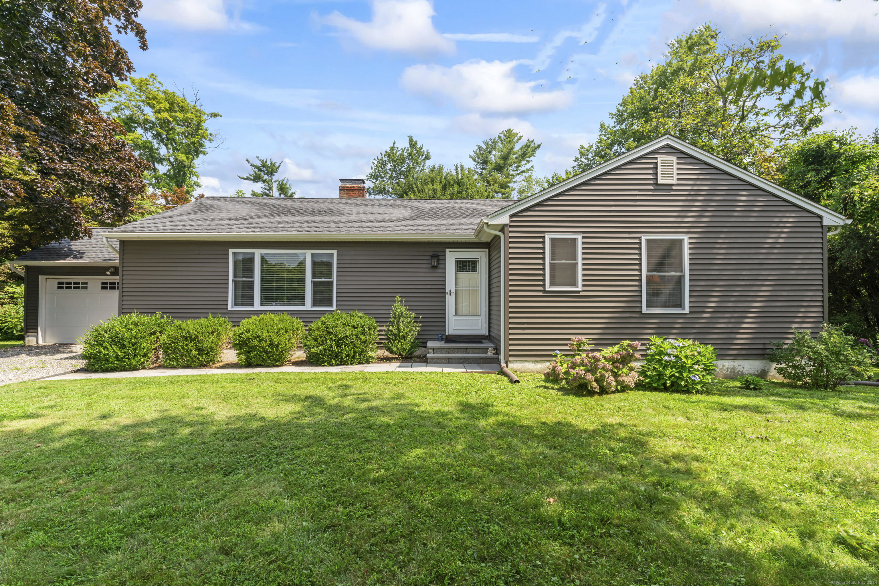 10 Knollwood Drive