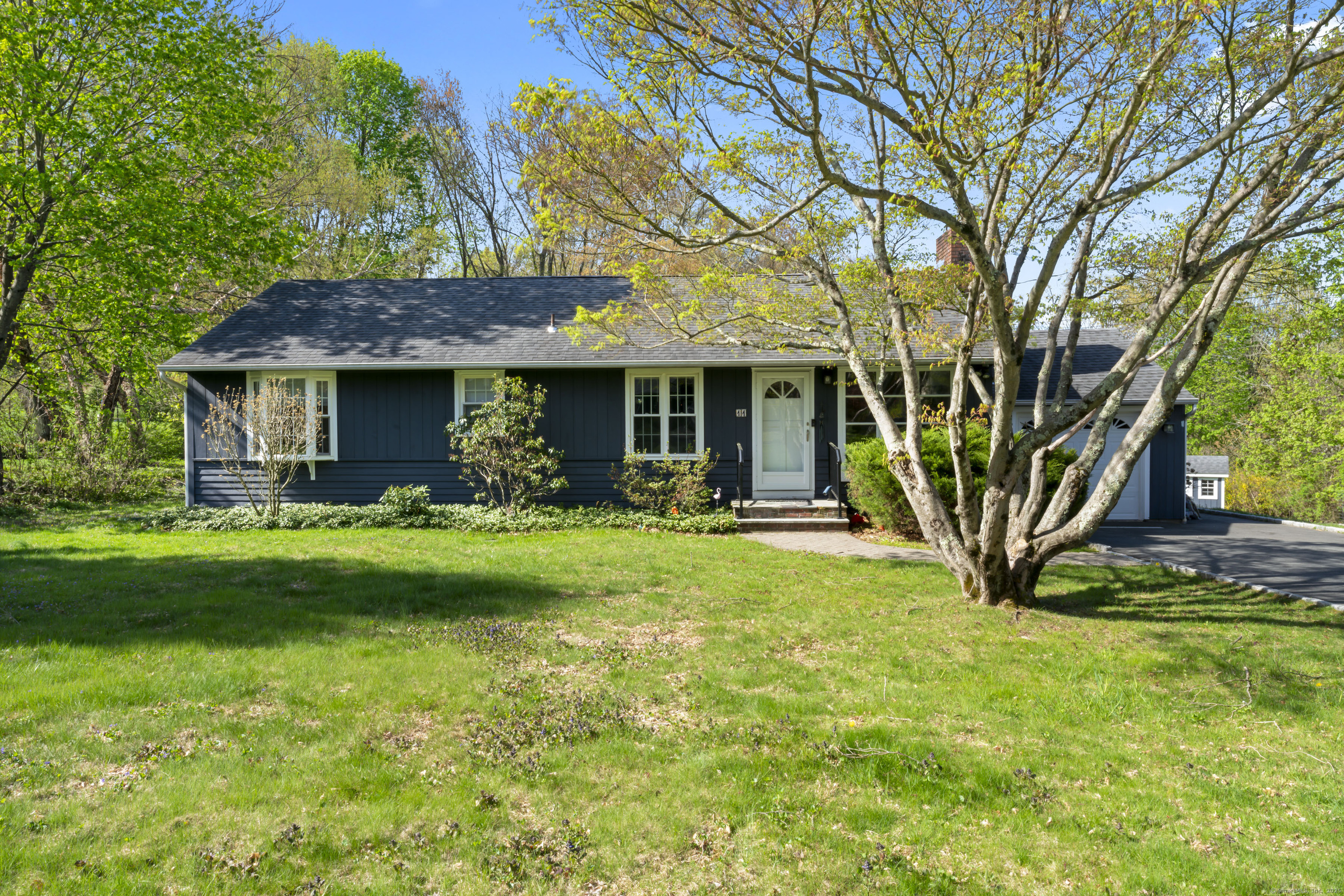 11 Knollwood Drive
