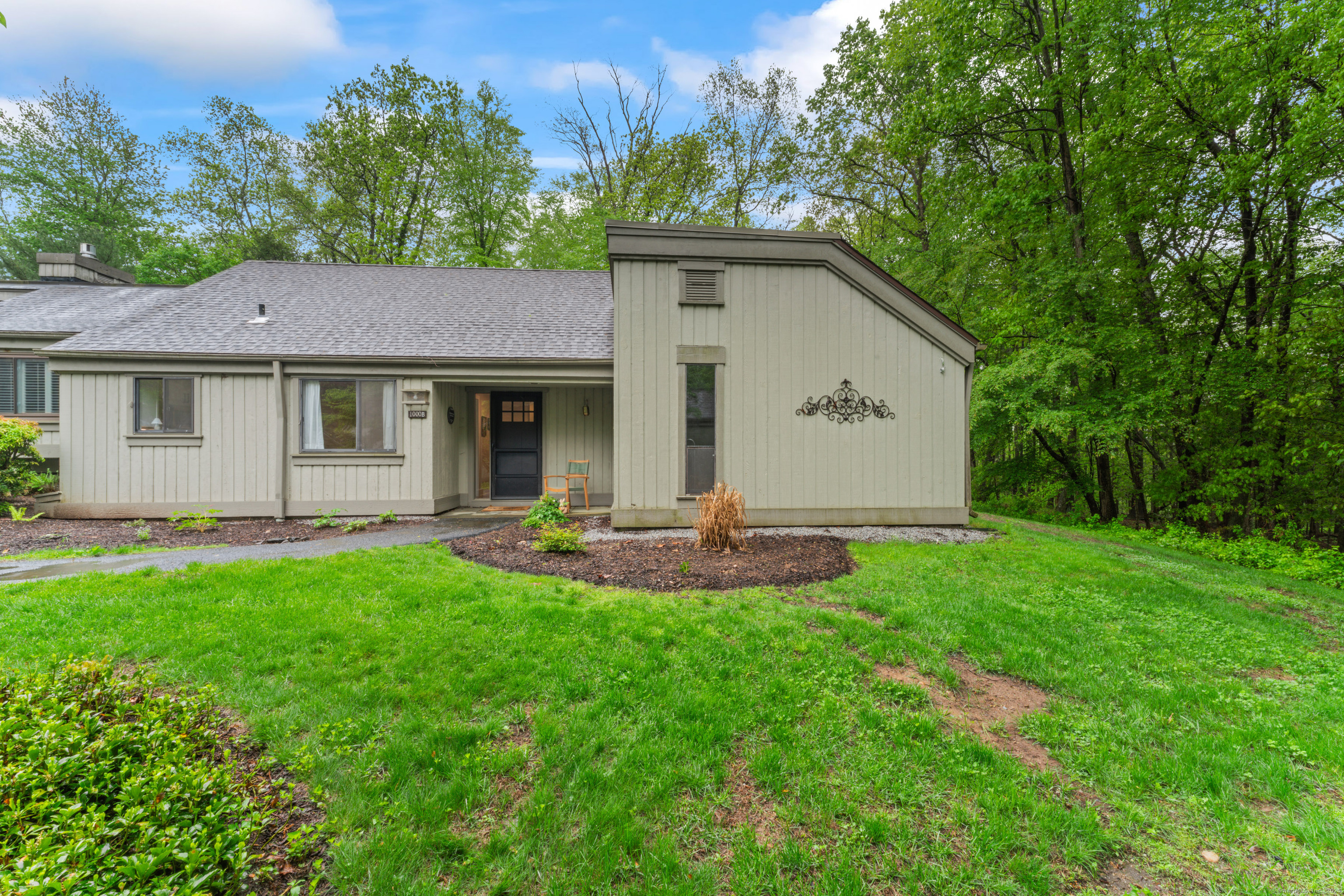 1000 Heritage Village B