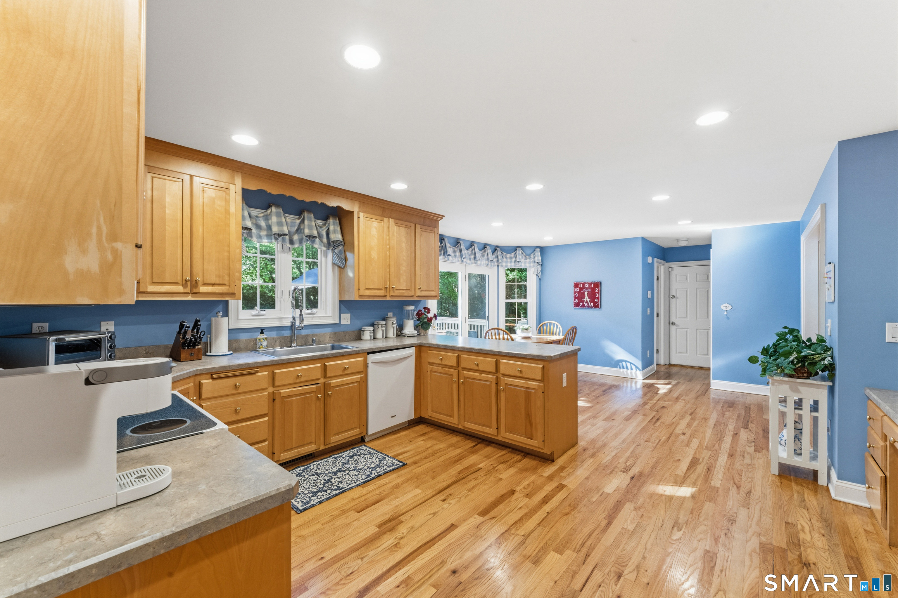 29 Narragansett Trail