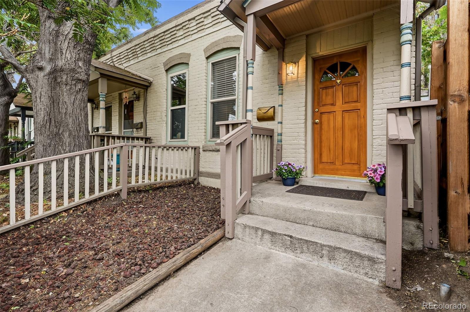 3451 Mariposa Street