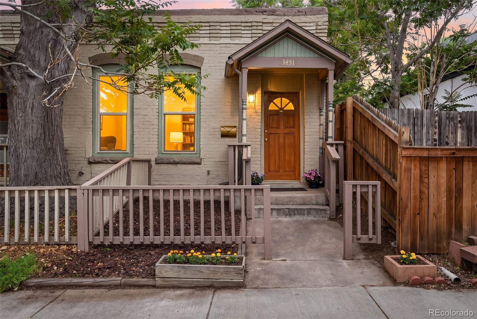 3451 Mariposa Street