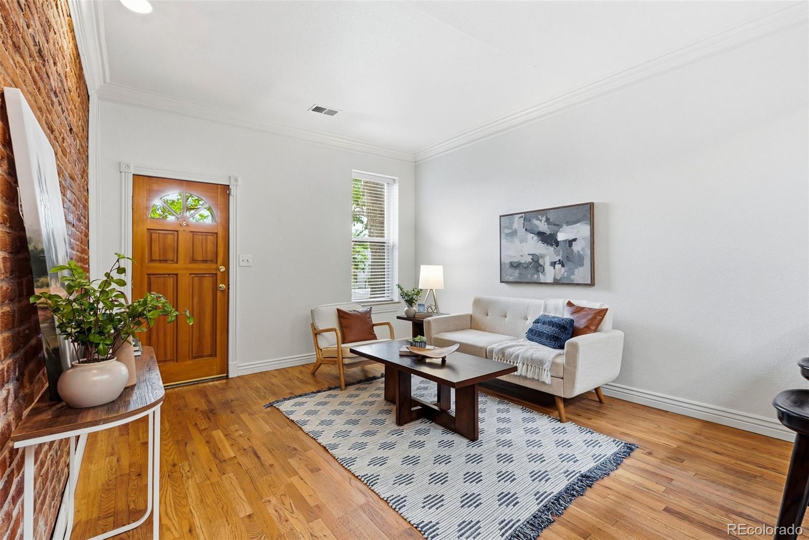 3451 Mariposa Street