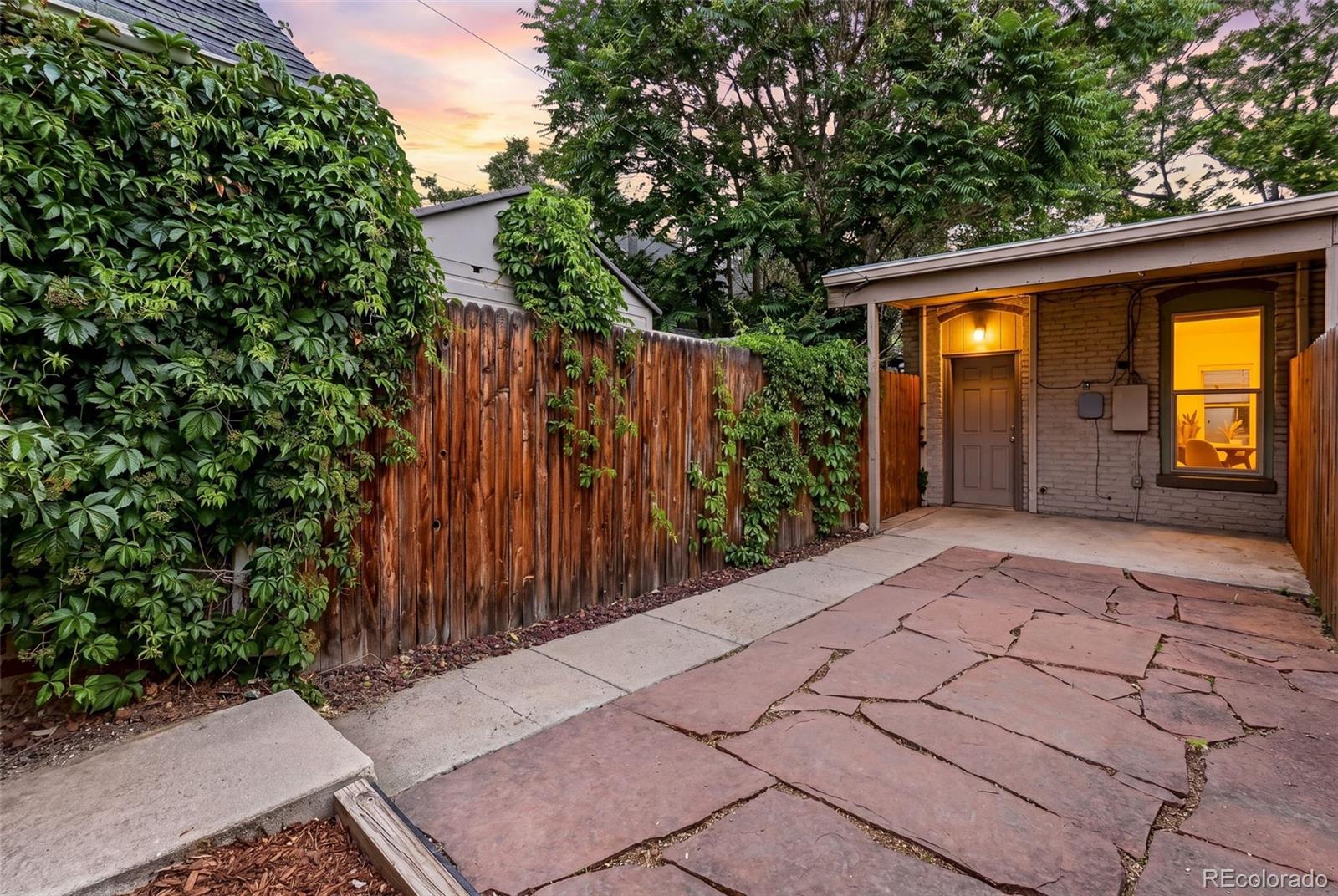3451 Mariposa Street