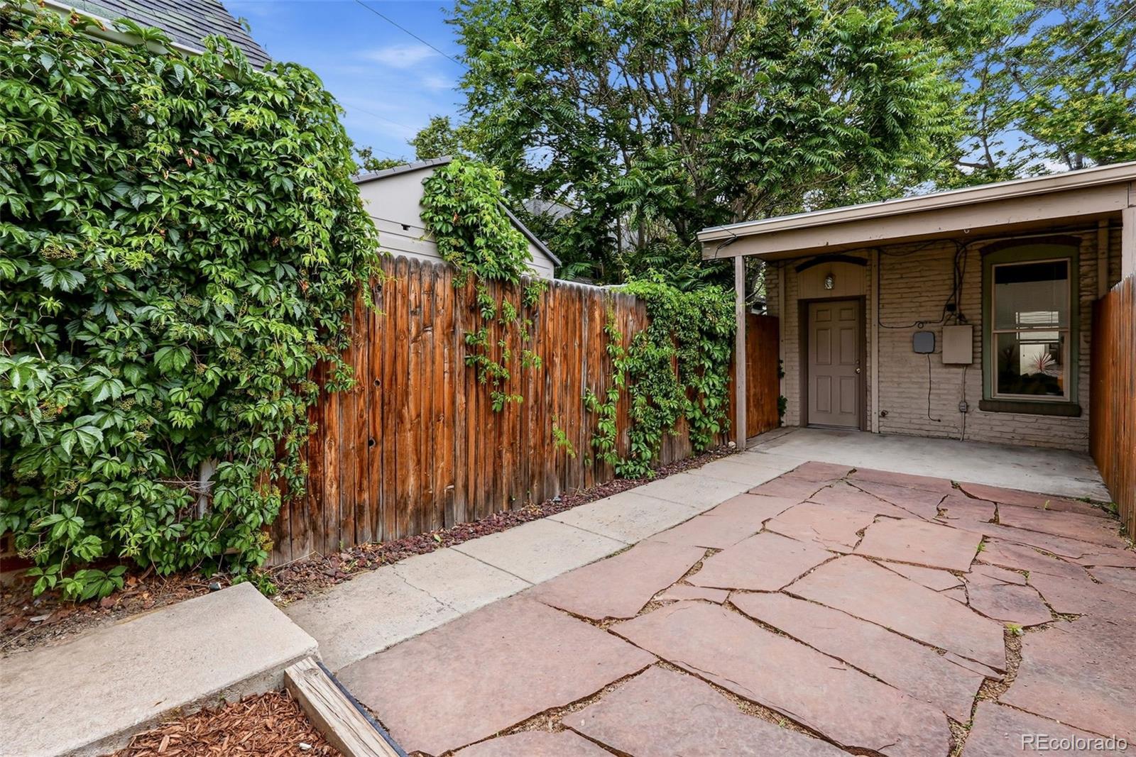 3451 Mariposa Street