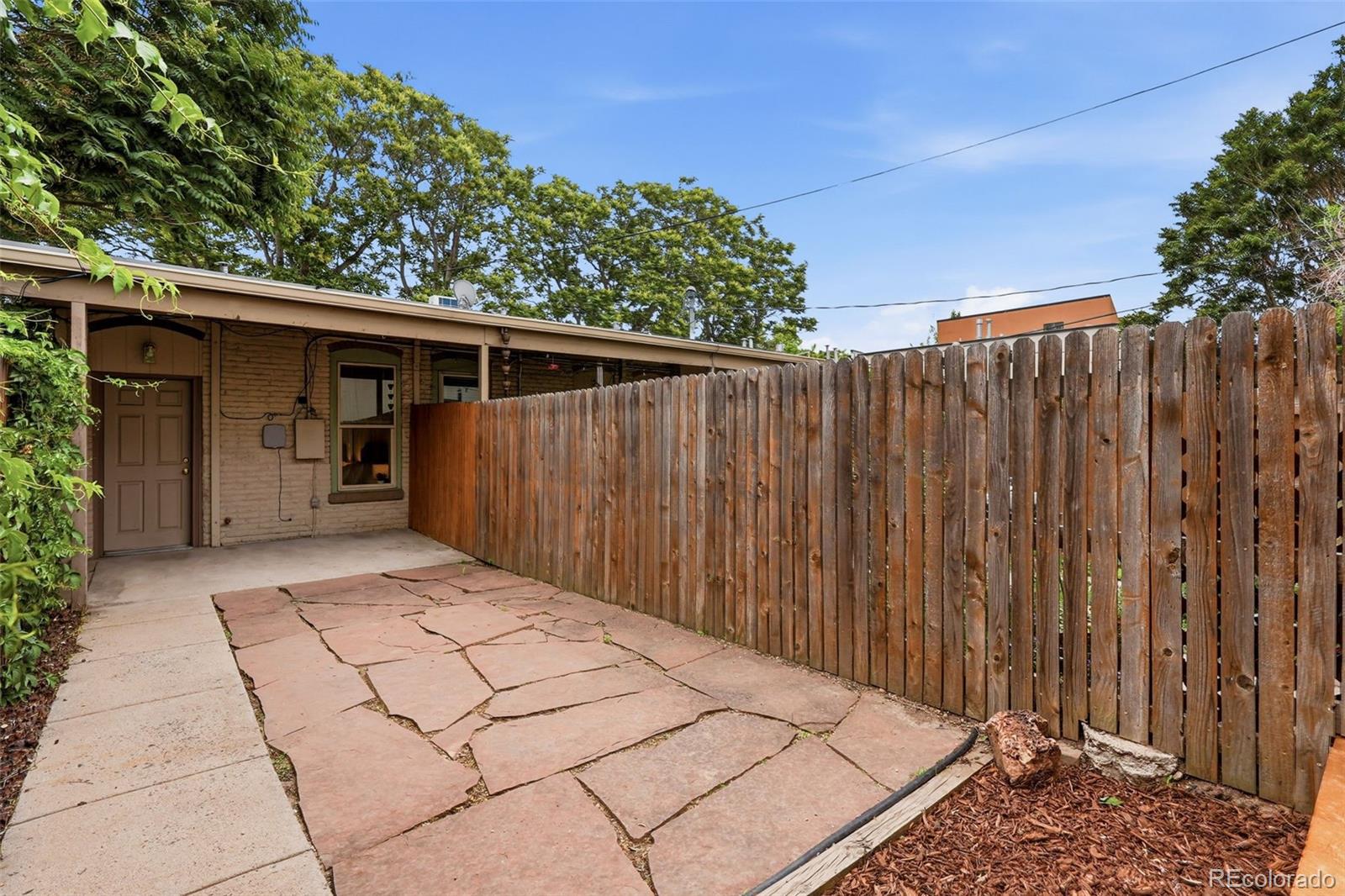 3451 Mariposa Street