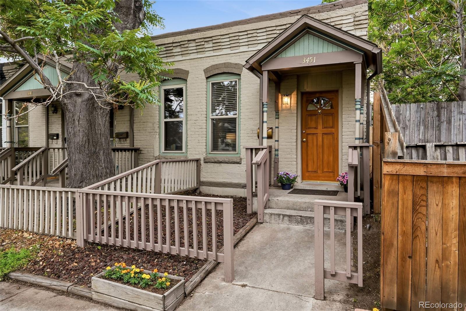 3451 Mariposa Street