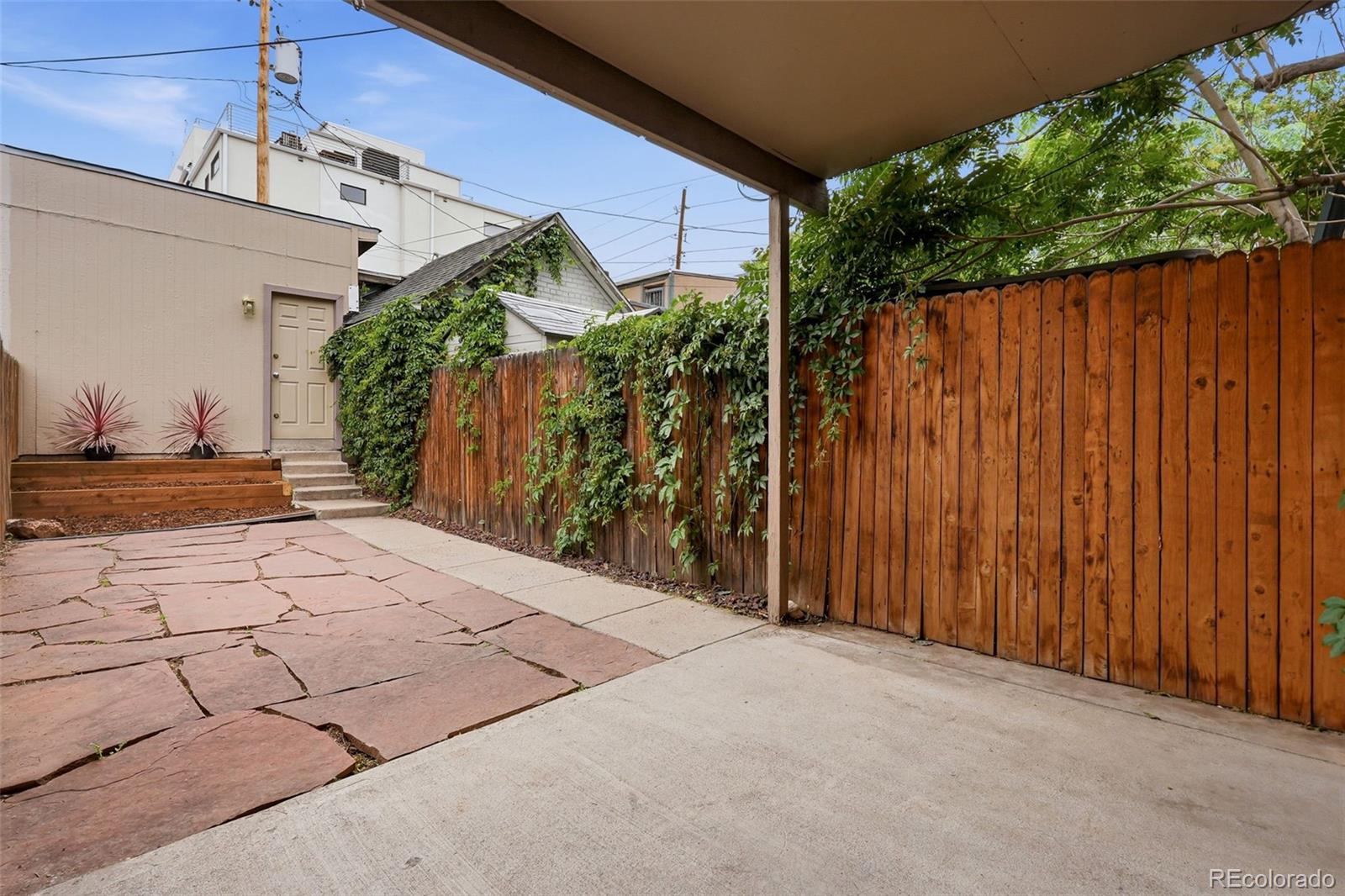 3451 Mariposa Street