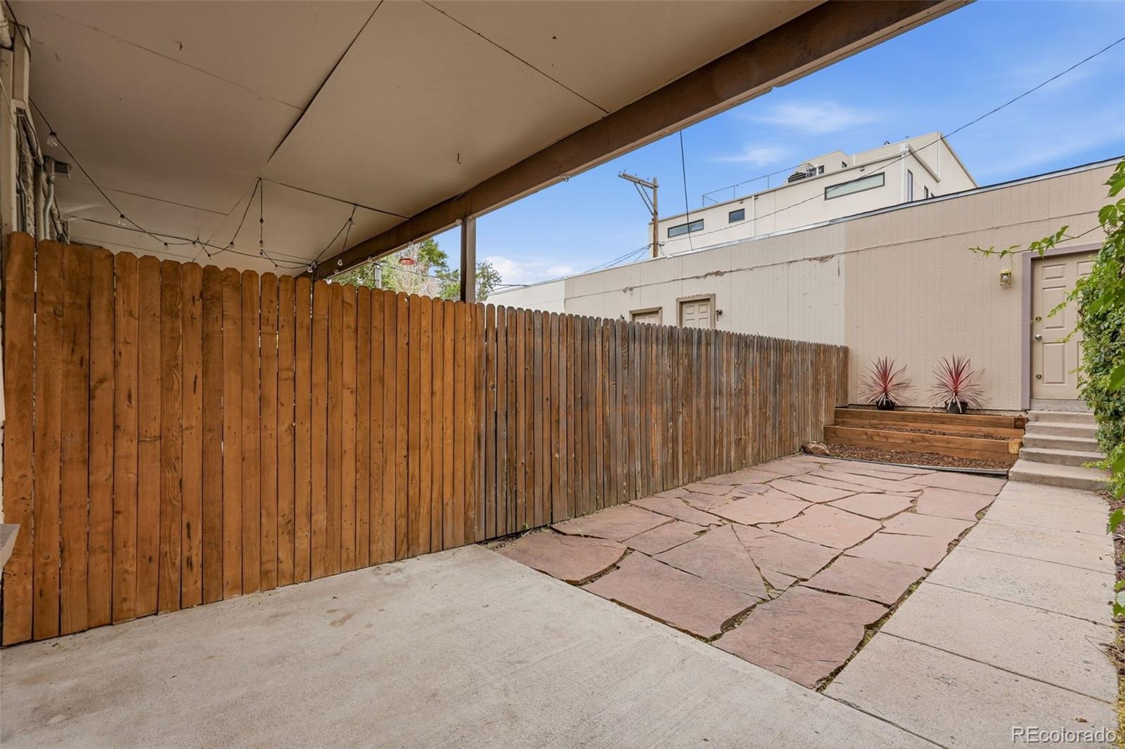 3451 Mariposa Street
