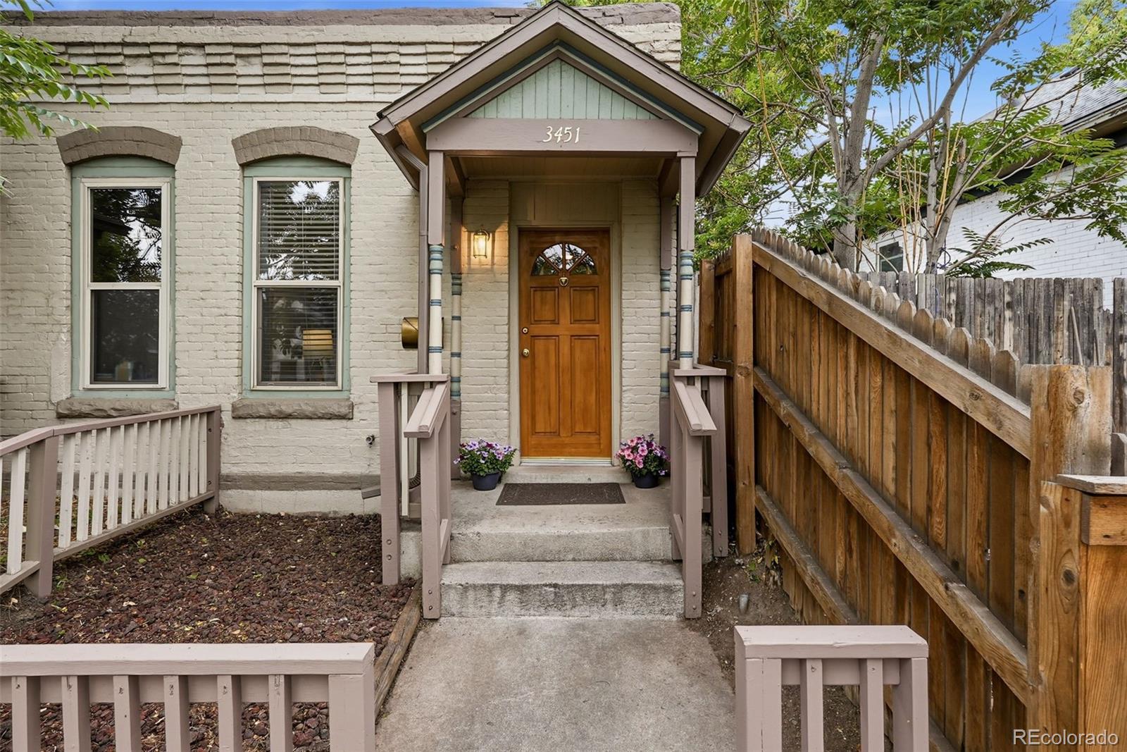 3451 Mariposa Street