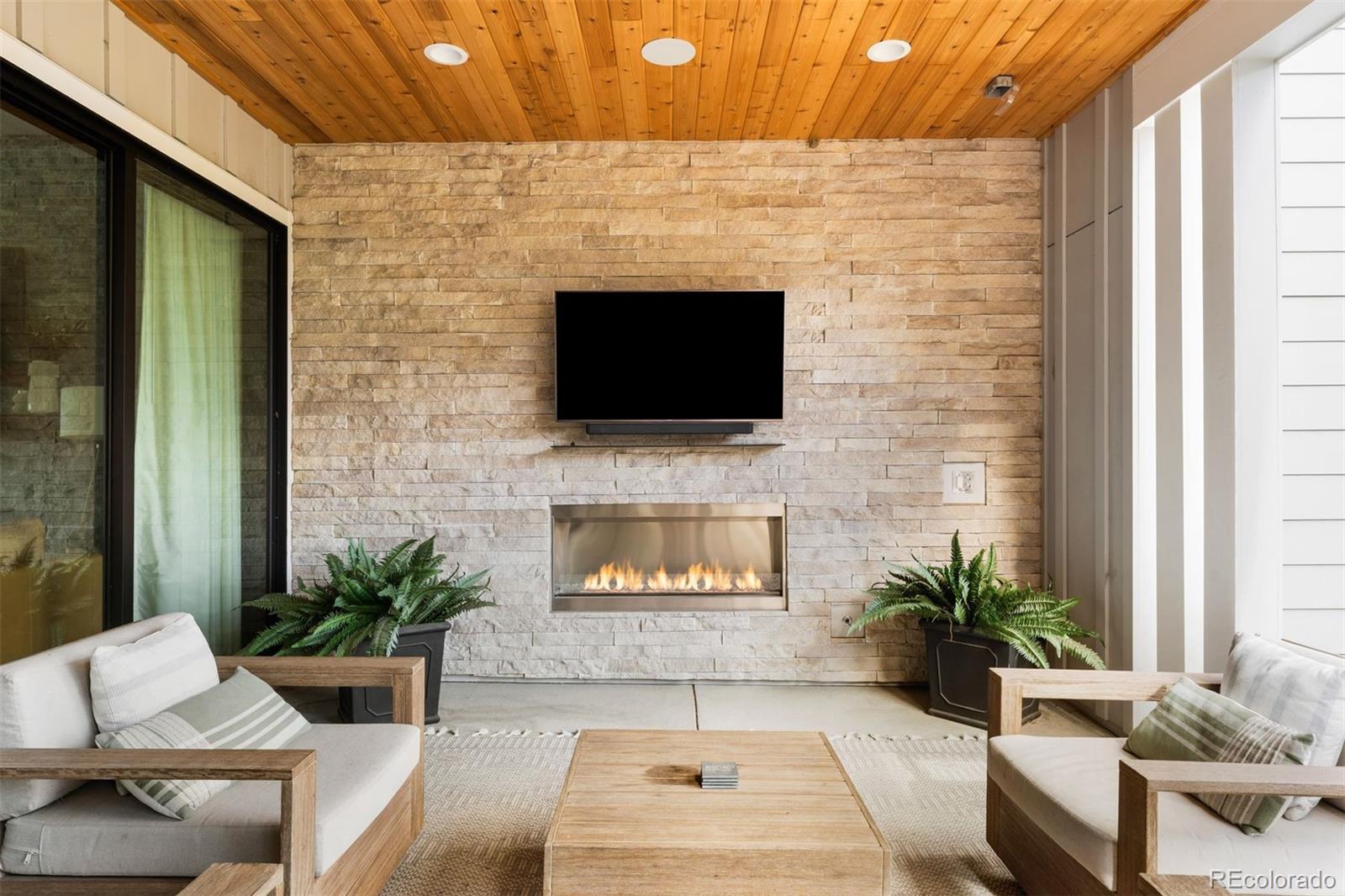 6128 N Dallas Street