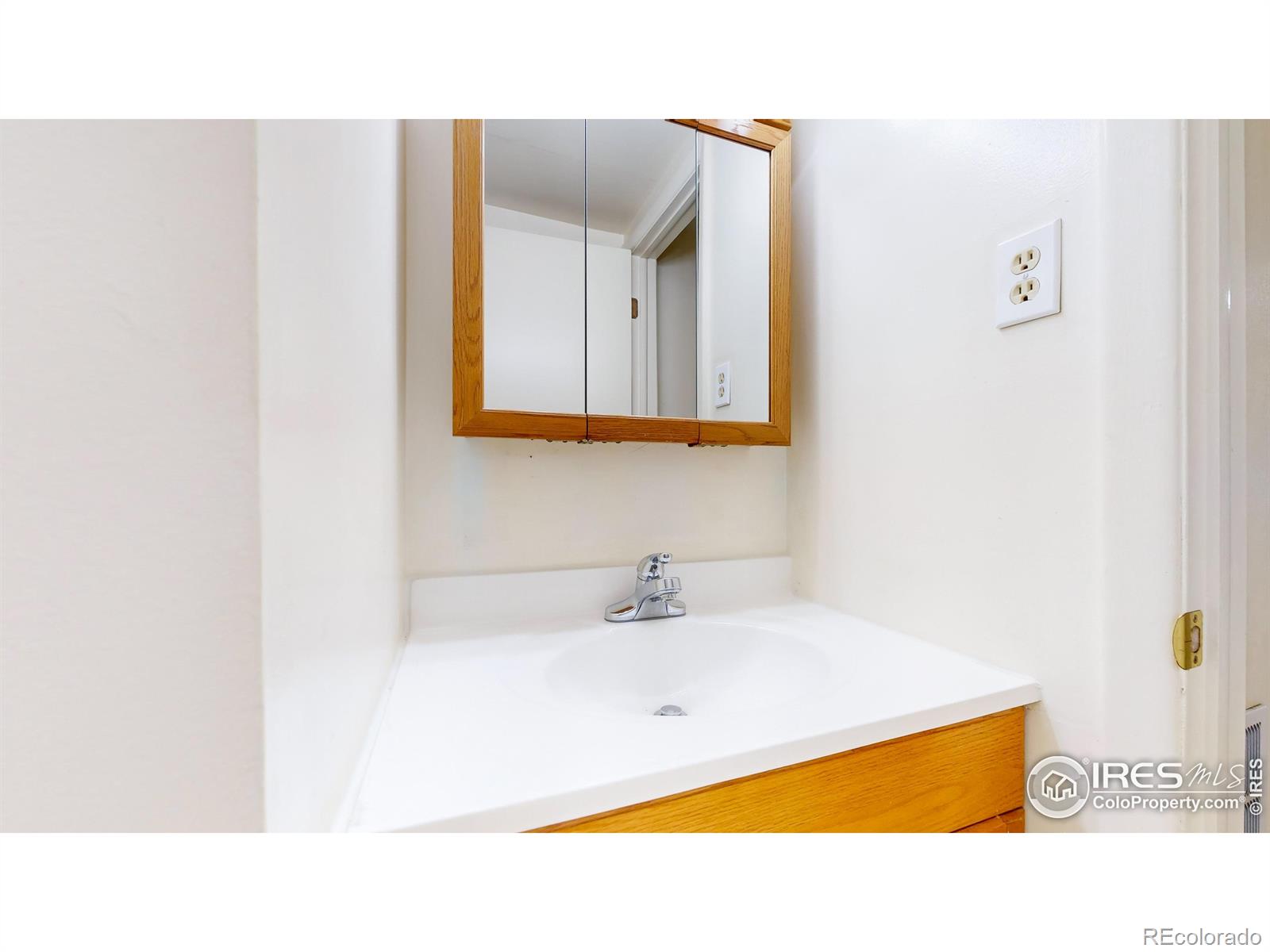 2421 S Newberry Court