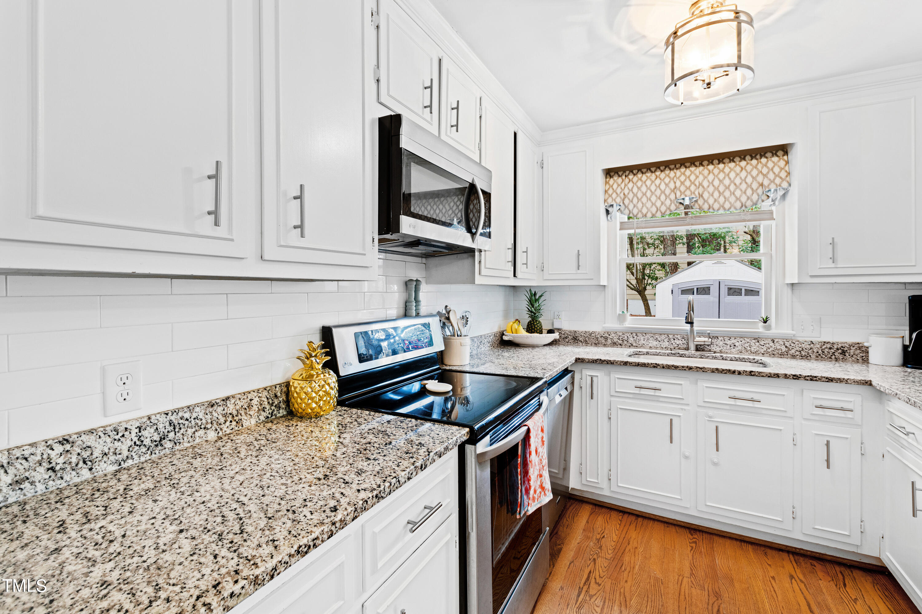3 Abingdon Way