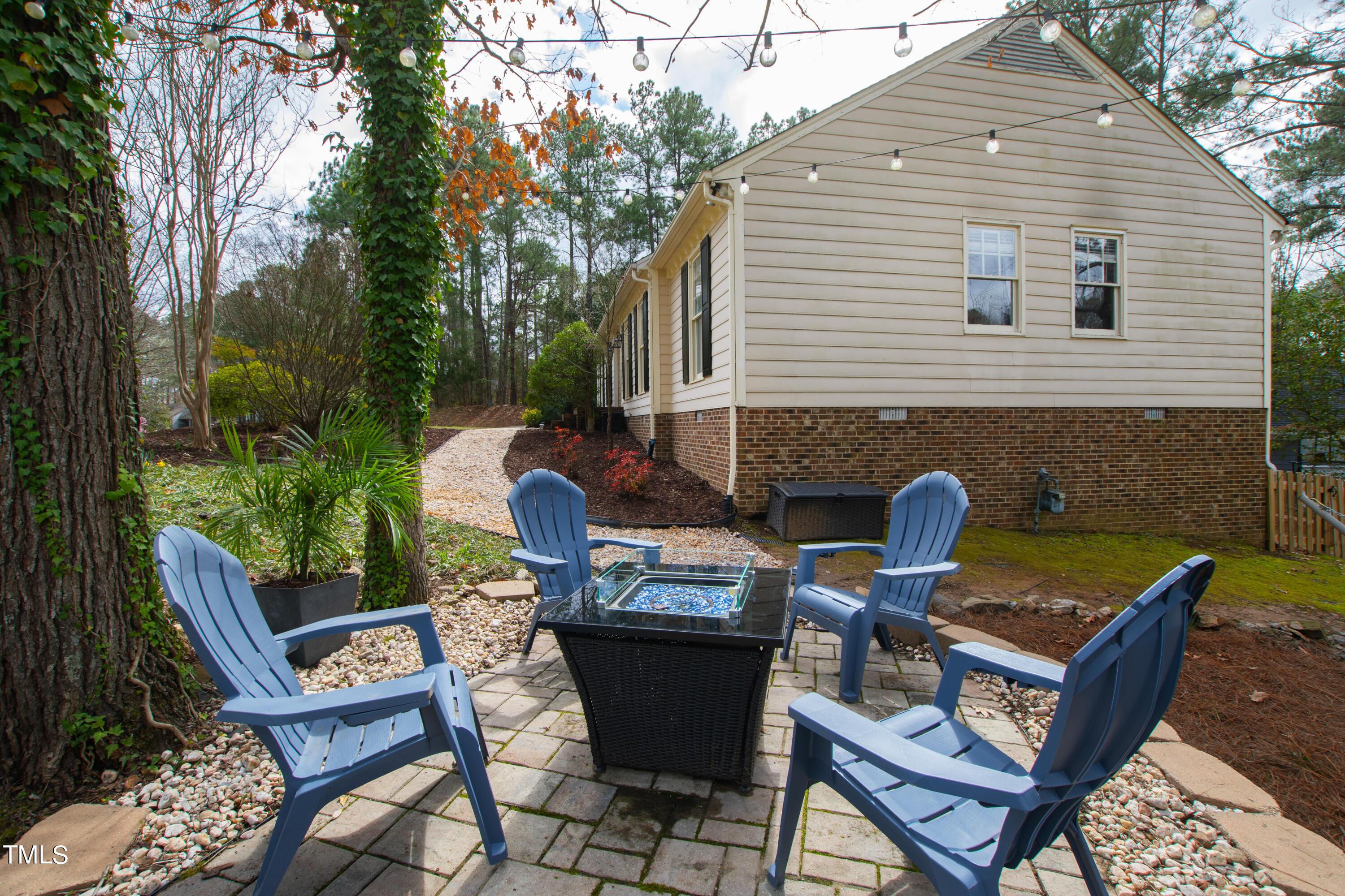 3 Abingdon Way