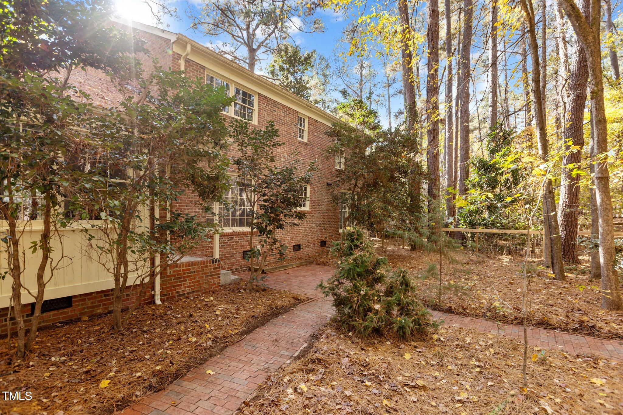 2438 Springview Trail