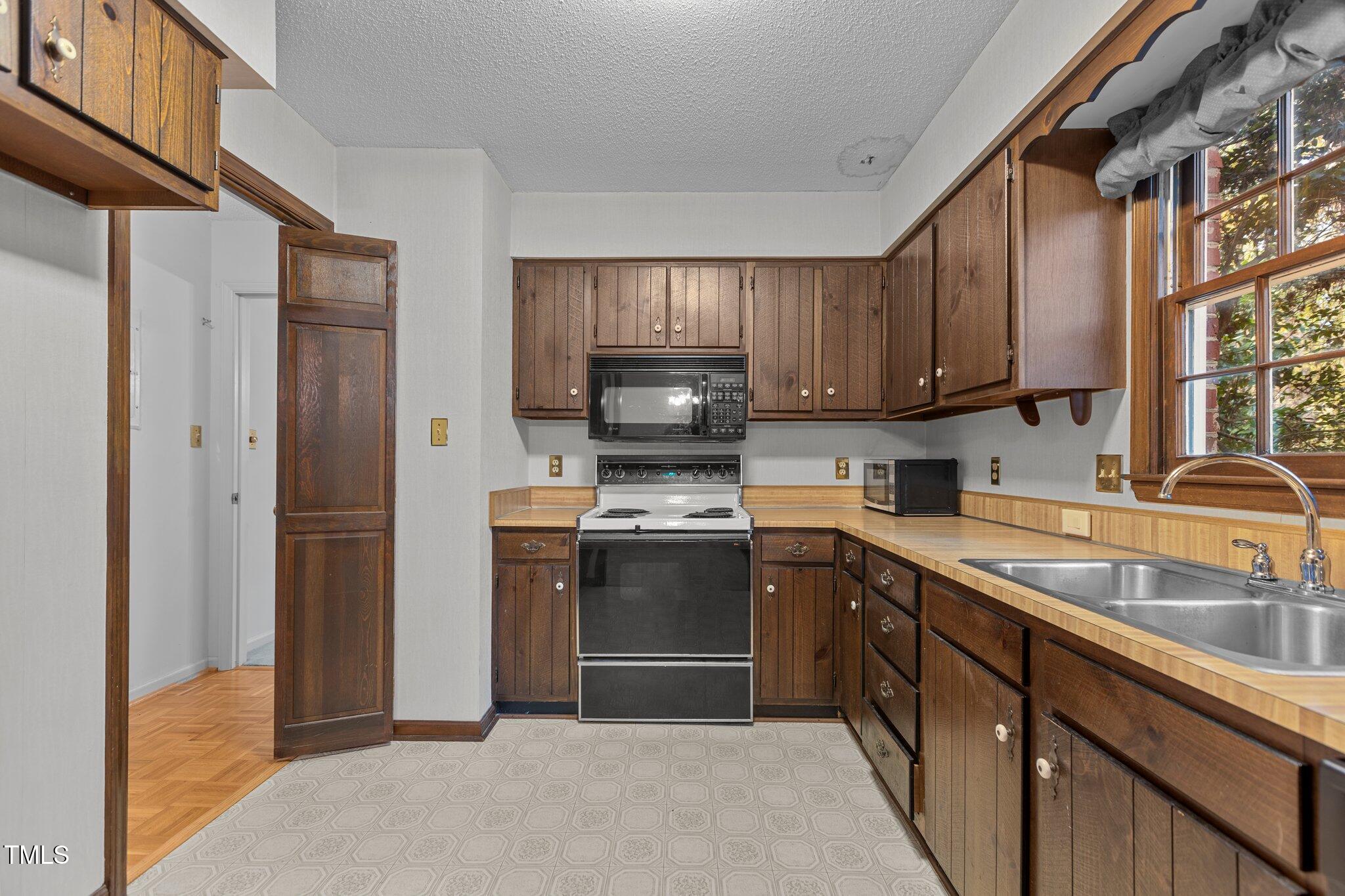 2438 Springview Trail