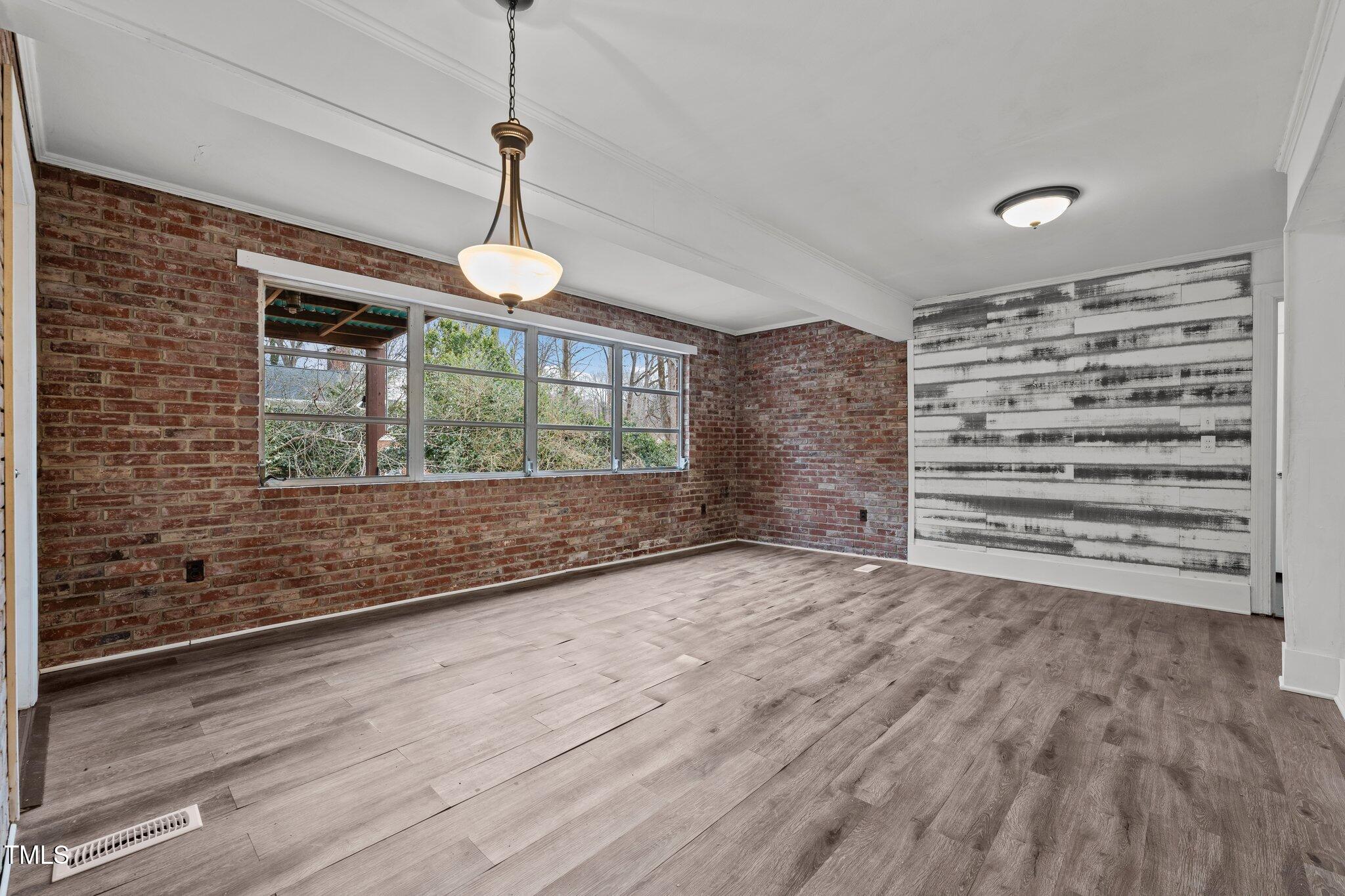 515 W Cardinal Street