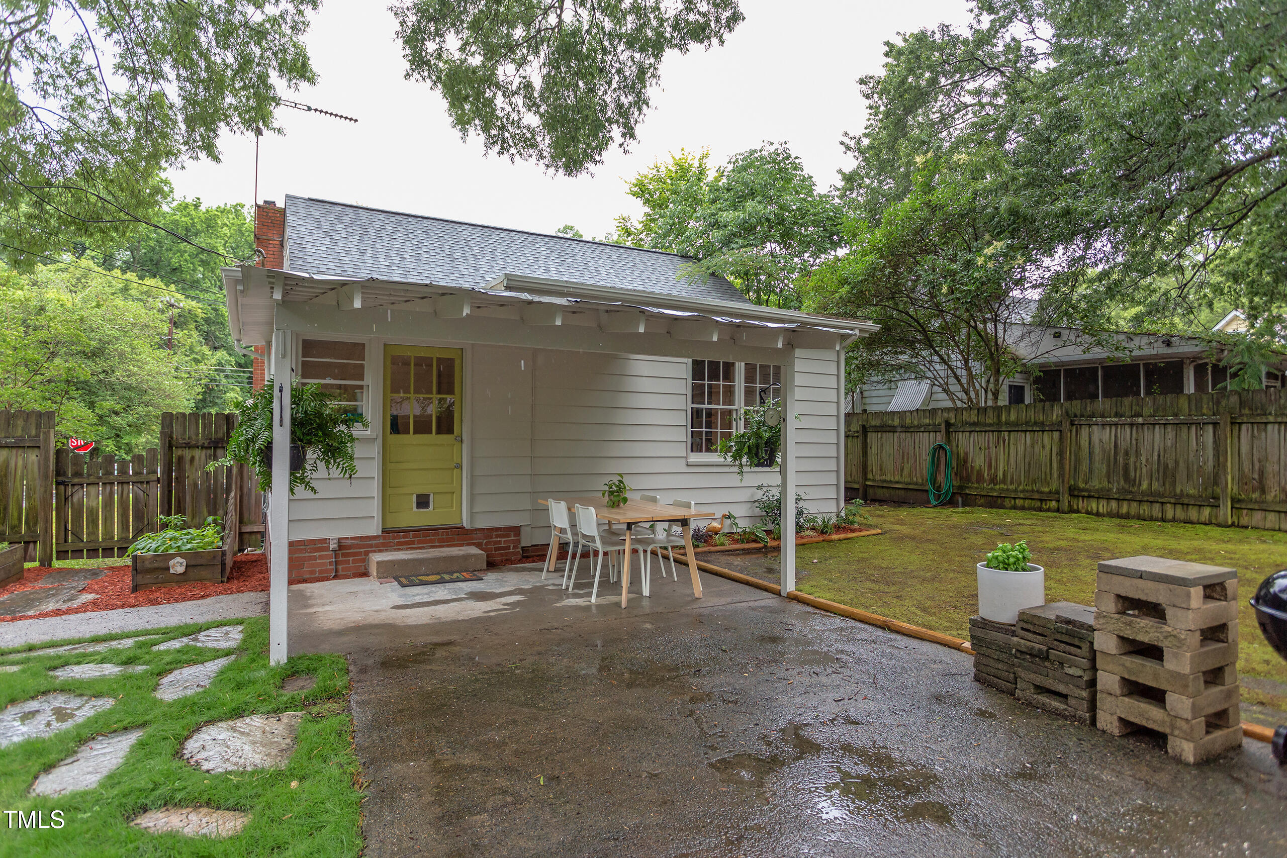 1915 James Street