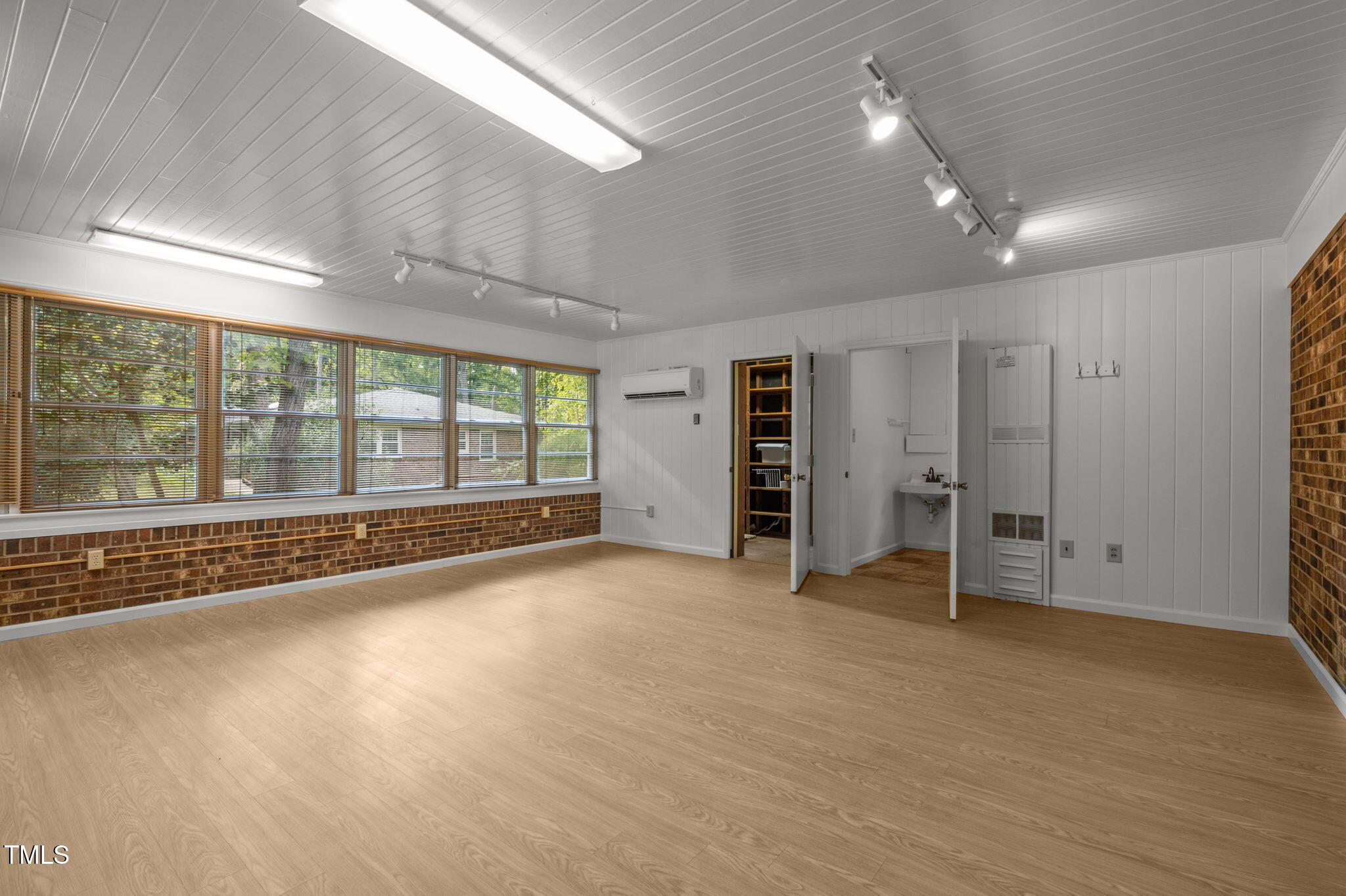 305 N Elliiot Rd Road