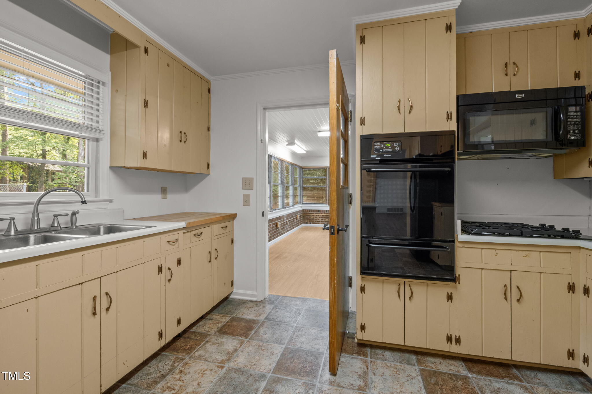 305 N Elliiot Rd Road