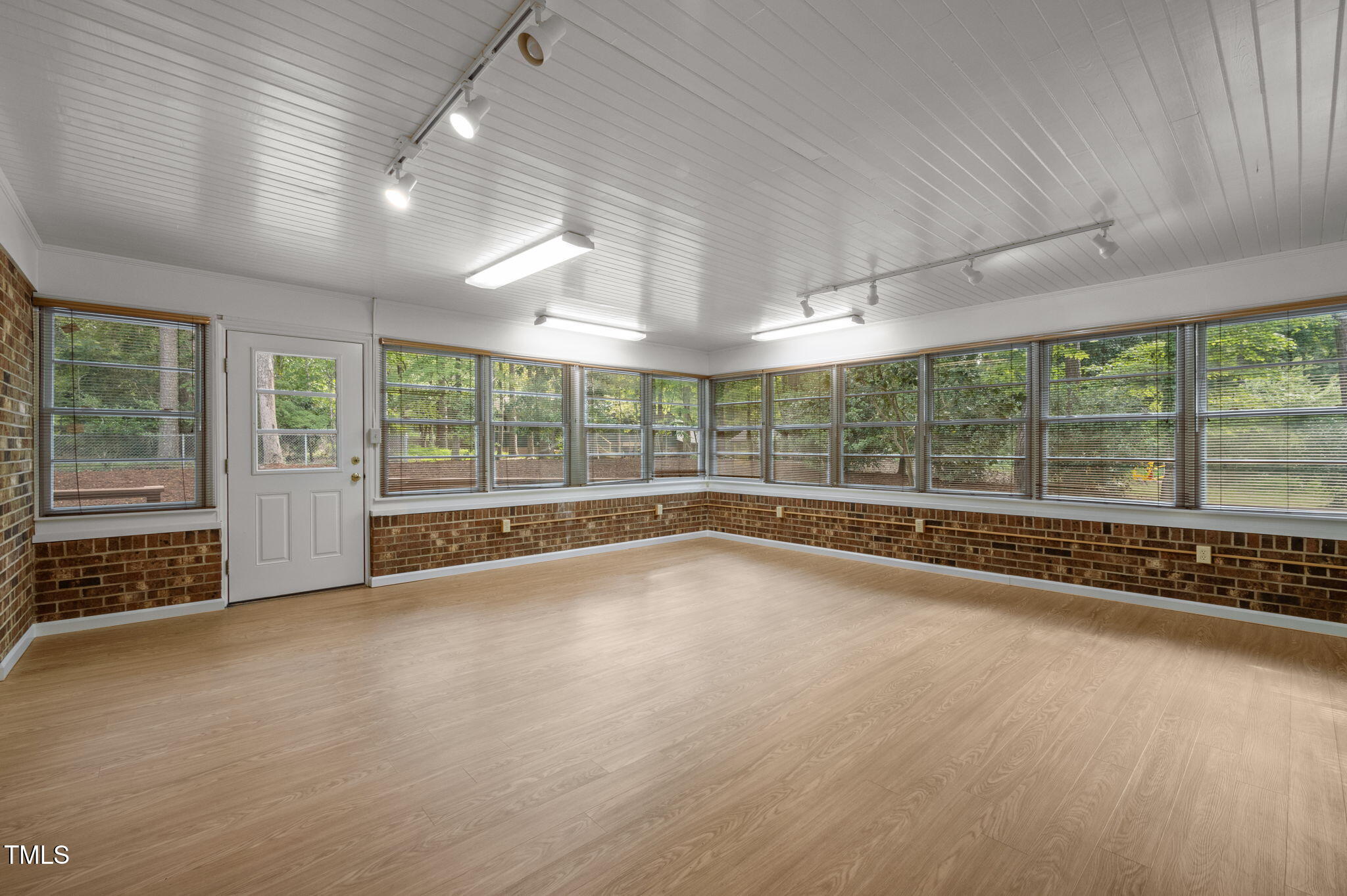 305 N Elliiot Rd Road