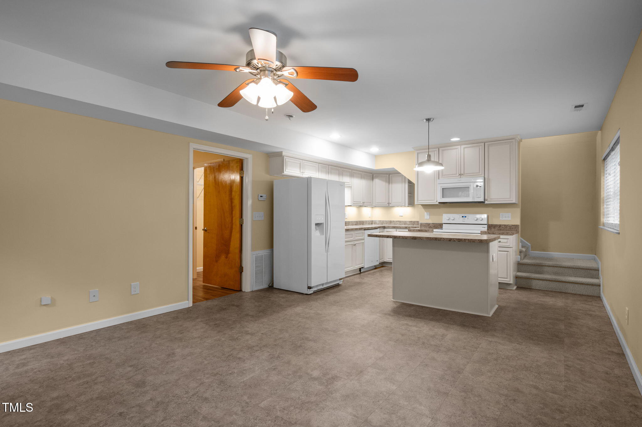 305 N Elliiot Rd Road