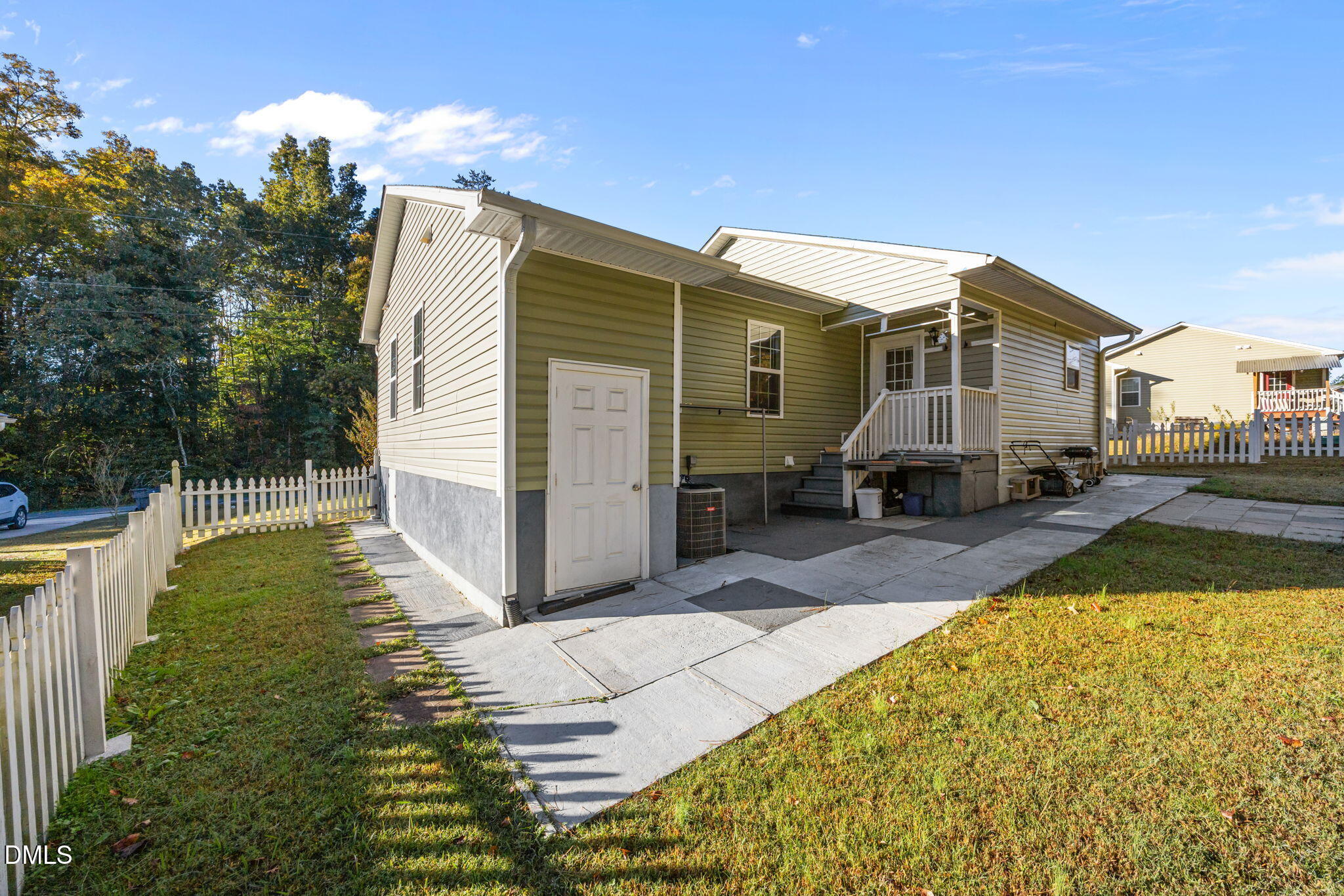 320 School House Road, Efland