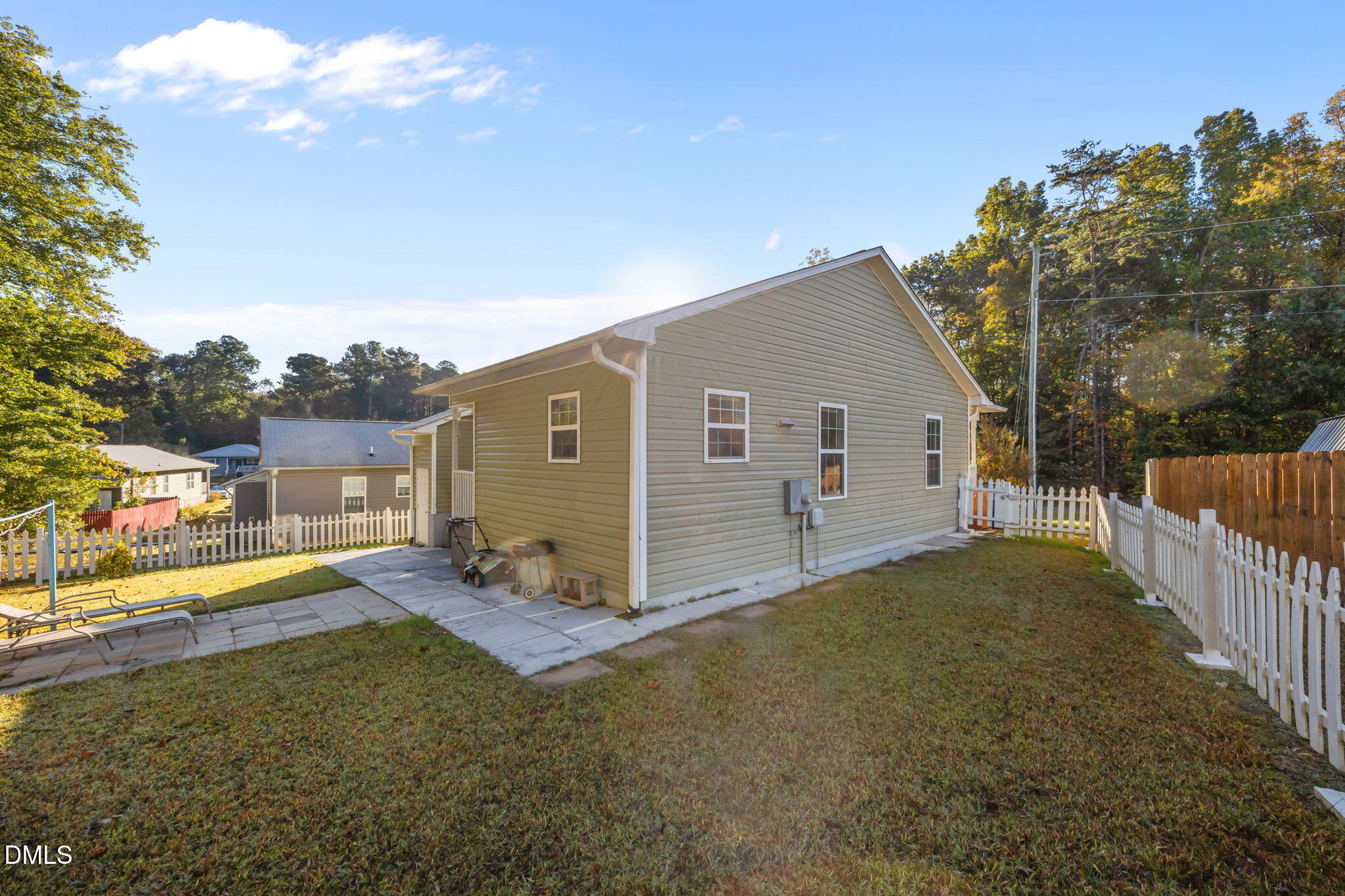 320 School House Road, Efland