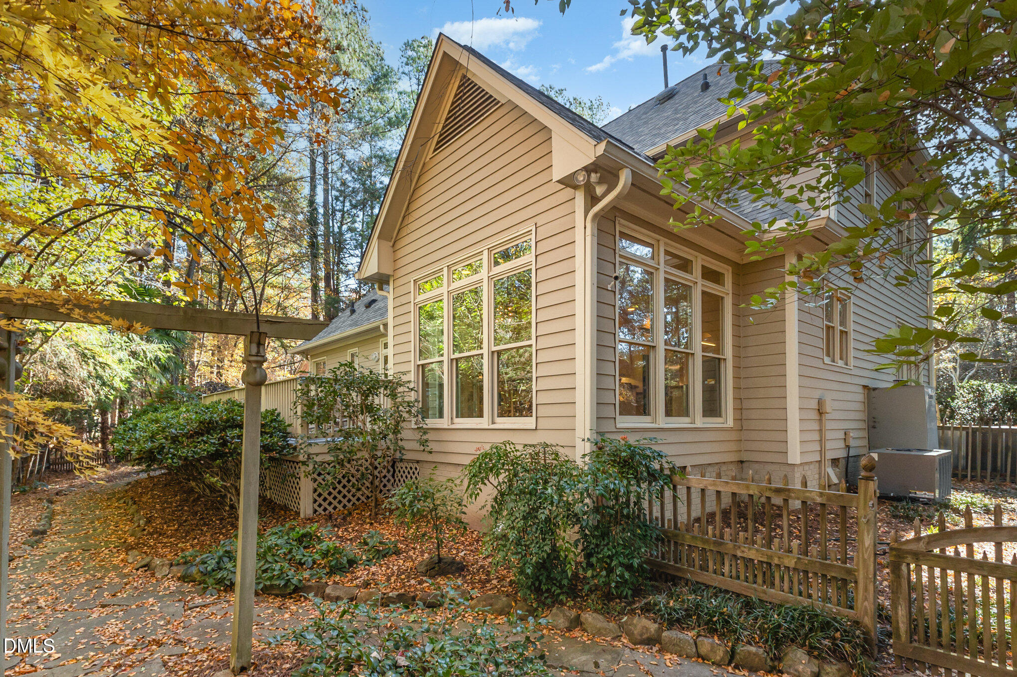 105 Great Oaks Place