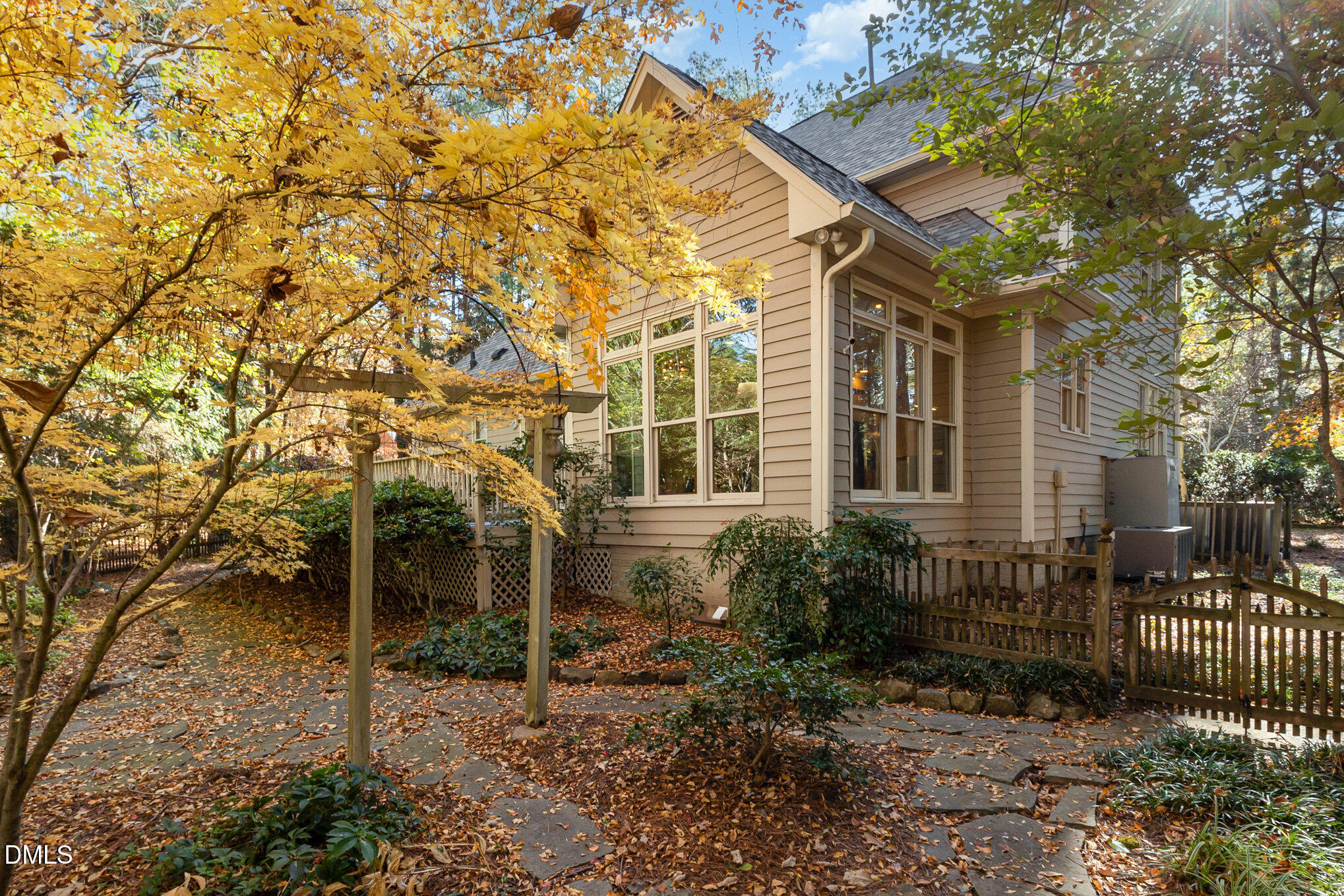 105 Great Oaks Place