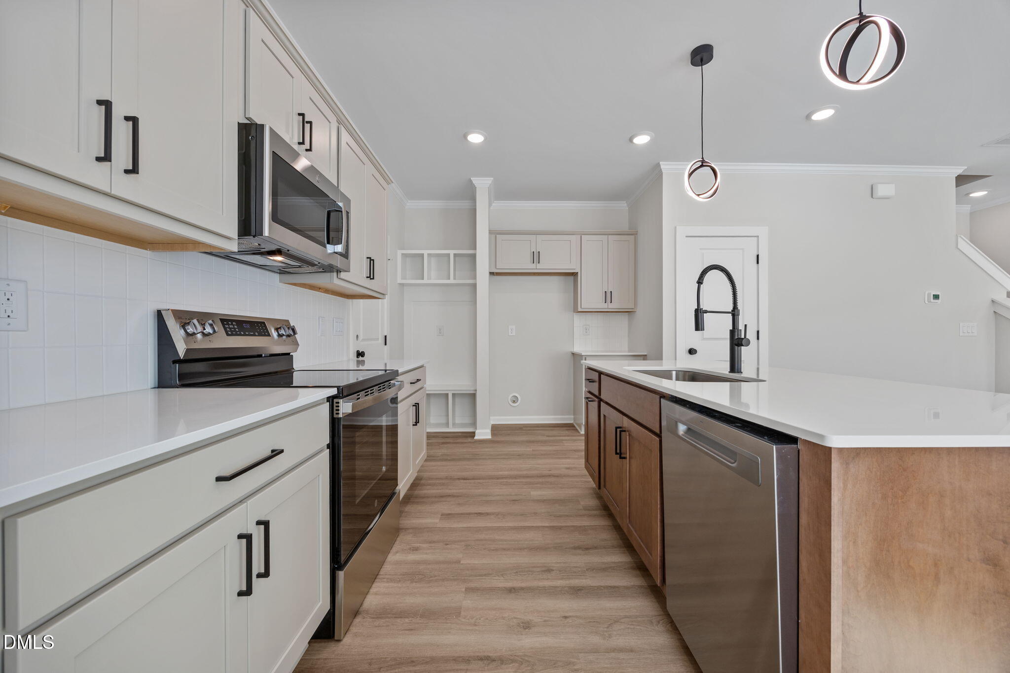 937 Selby Avenue