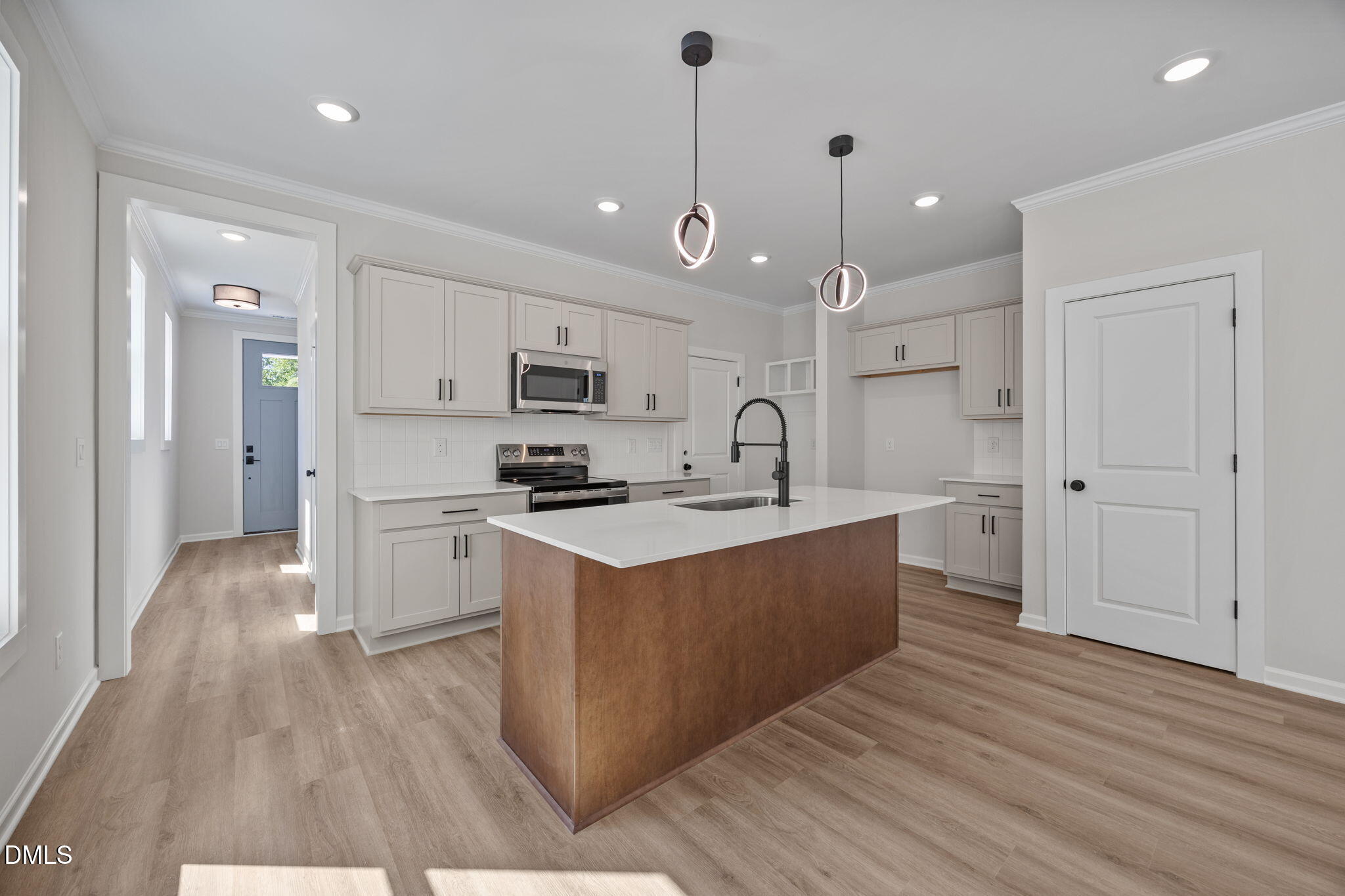 937 Selby Avenue